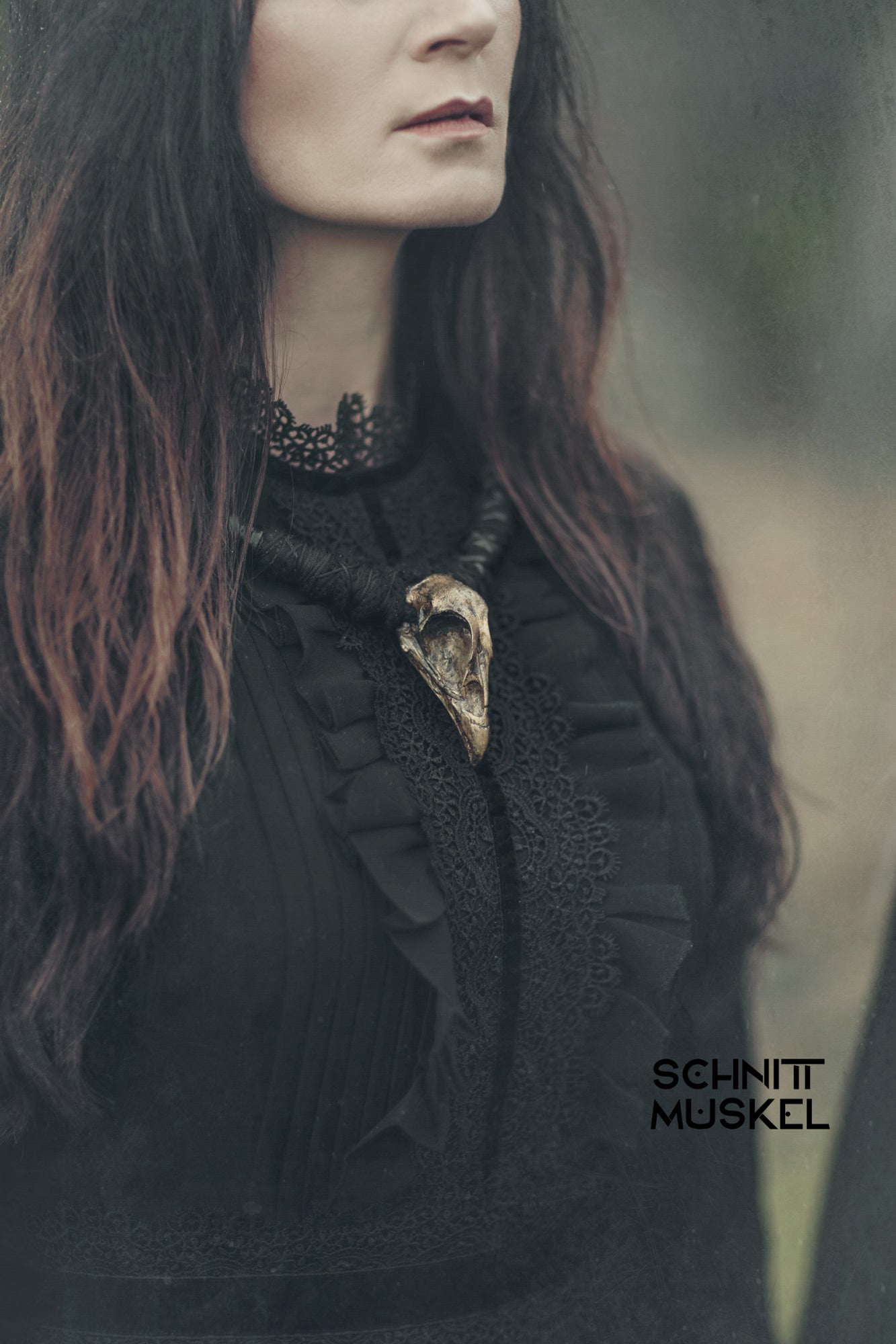 Halsschmuck mit Vogelschädel, bridskull gold, birdskull necklace, Gothicschmuck,