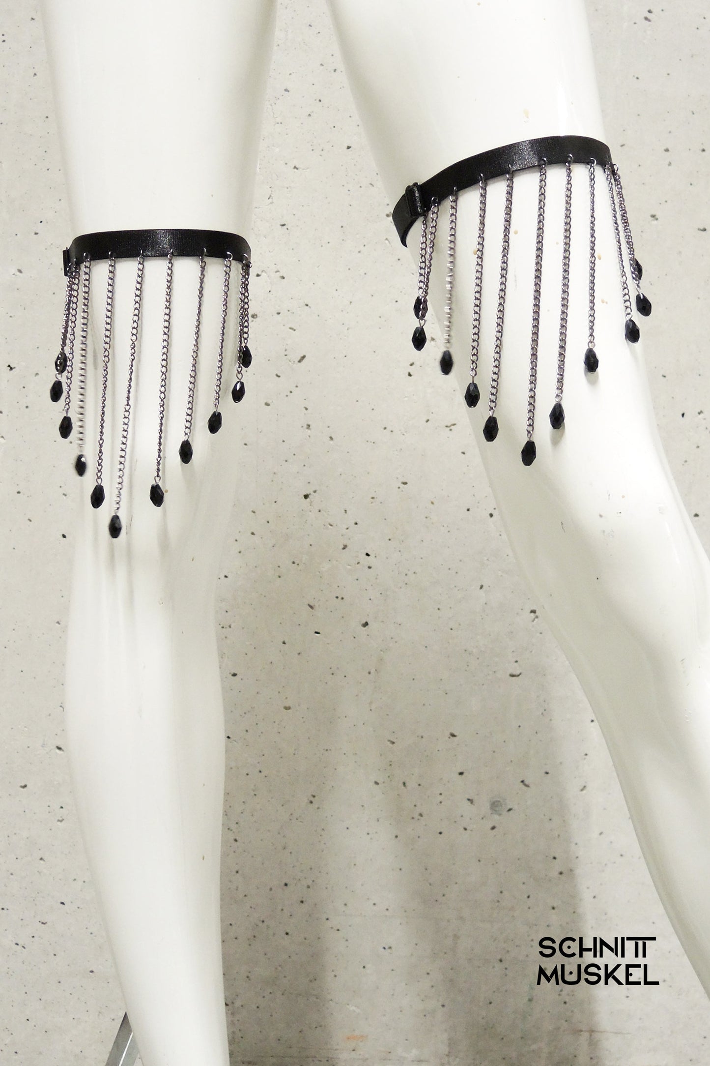 Beinharness, Strumpfband, Fetischkopfschmuck, Beinschmuck, Oberschenkelschmuck, Gothicmode, Gothicfashion, Gothicaccessoire, Gothicmaske, Gesichtsschmuck