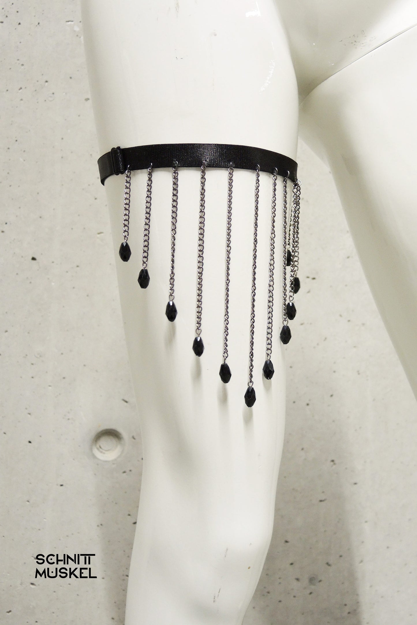 Beinharness, Strumpfband, Fetischkopfschmuck, Beinschmuck, Oberschenkelschmuck, Gothicmode, Gothicfashion, Gothicaccessoire, Gothicmaske, Gesichtsschmuck
