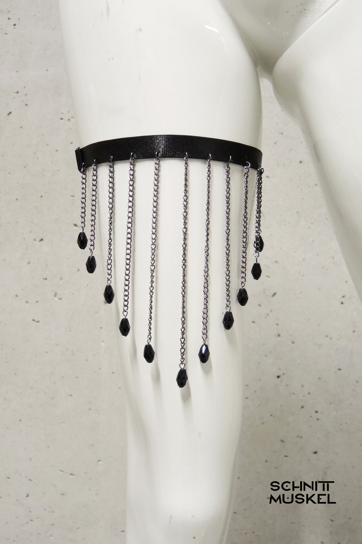 Beinharness, Strumpfband, Fetischkopfschmuck, Beinschmuck, Oberschenkelschmuck, Gothicmode, Gothicfashion, Gothicaccessoire, Gothicmaske, Gesichtsschmuck