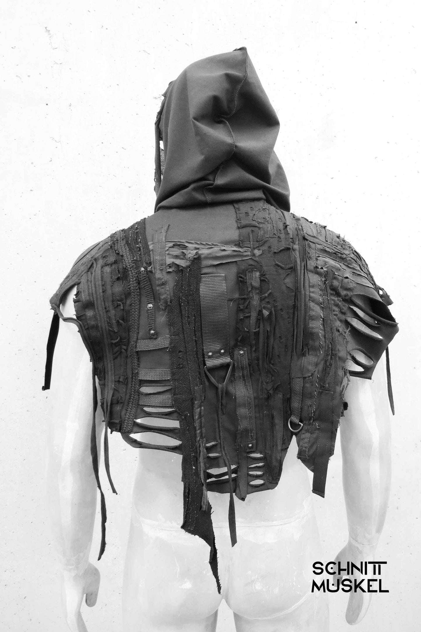 Cape, Kapuzencape, Cosplaycape, potapokalyptische Mode, Gothicape, darkcyberfashion, destroyedfashion, Gothicmode