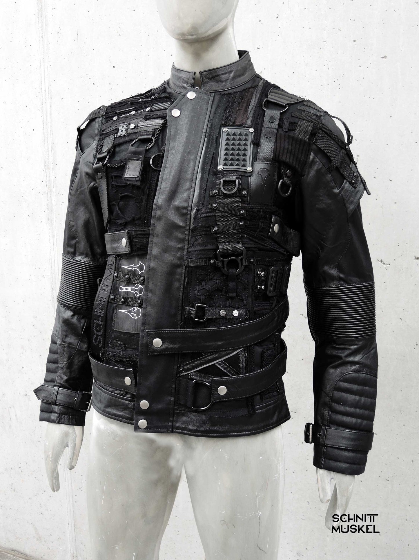 Unikatjacke, Unikat Lederjacke, Custom Lederjacke, Bikerjacke Unikat, postapokalyptische Jacke, Gothicjacke, darkwear, darkcyberfashion, Horrorfashion, Spookyfashion