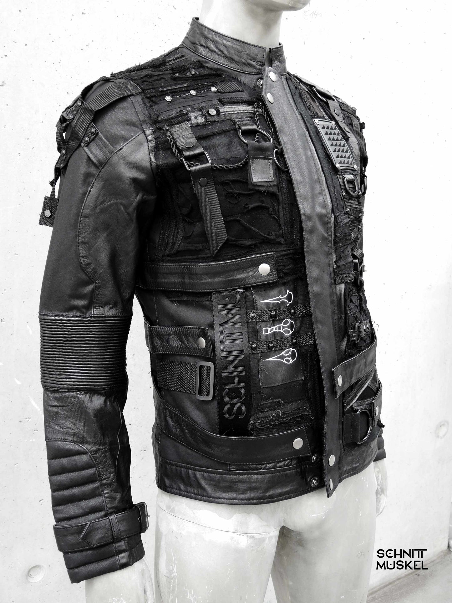 Unikatjacke, Unikat Lederjacke, Custom Lederjacke, Bikerjacke Unikat, postapokalyptische Jacke, Gothicjacke, darkwear, darkcyberfashion, Horrorfashion, Spookyfashion