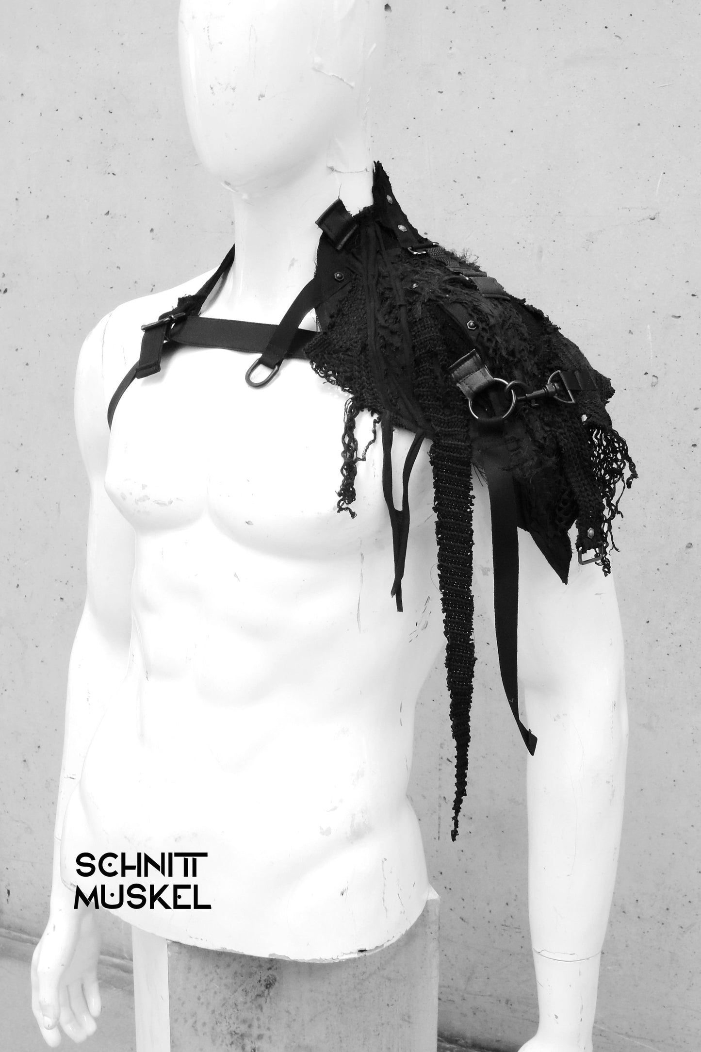 Schulterstück, Schulterteil Schulterschmuck, Schulterklappe, postapokalyptische Mode, postapocalyptic style, Gothicfashion , Gothicaccessoire, destroyed style