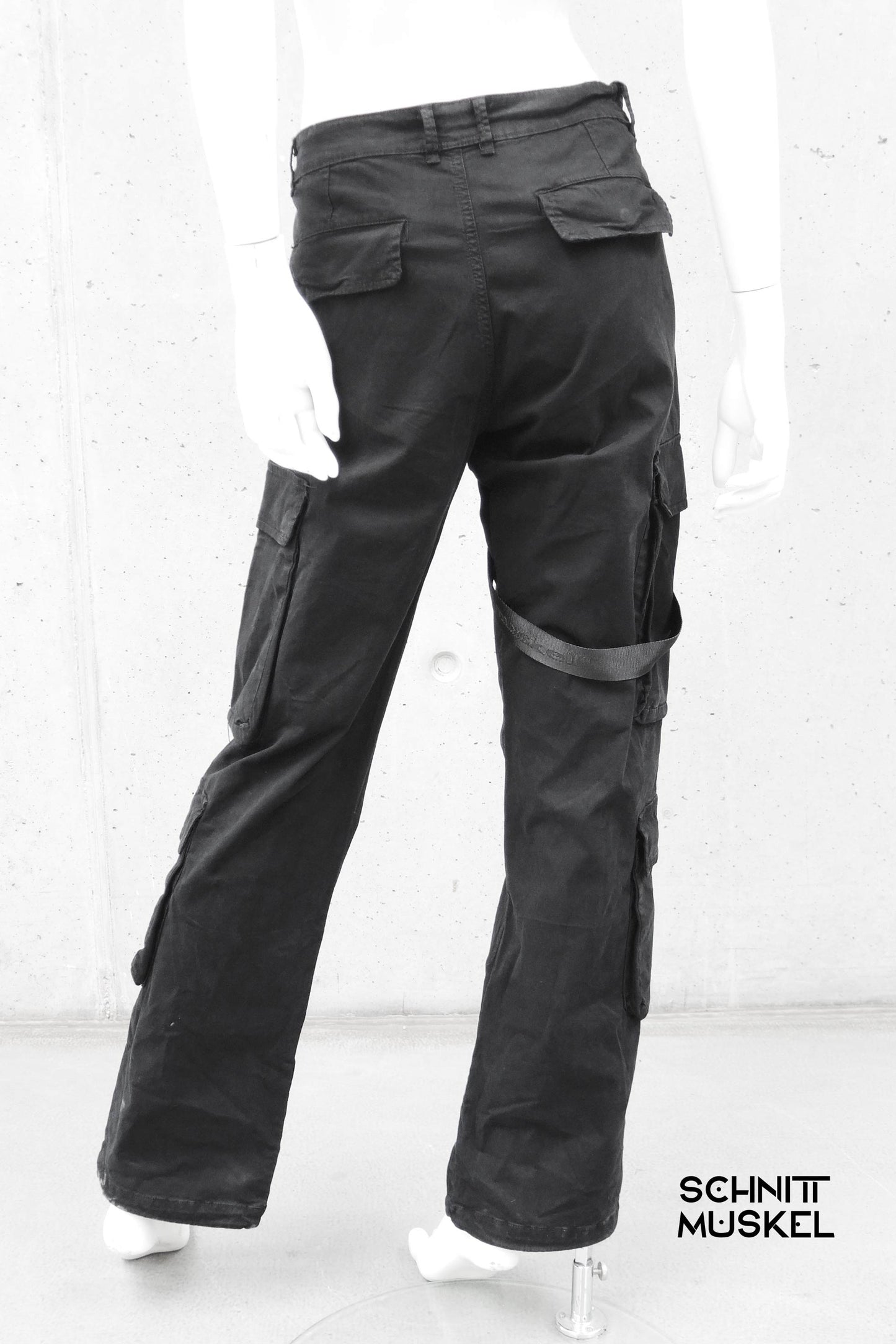 schwarze Cargohose, Gothichose, Cyberhose, Tekkkknohose, Berghainstyle, Darkcyberhose, Cyberfashion