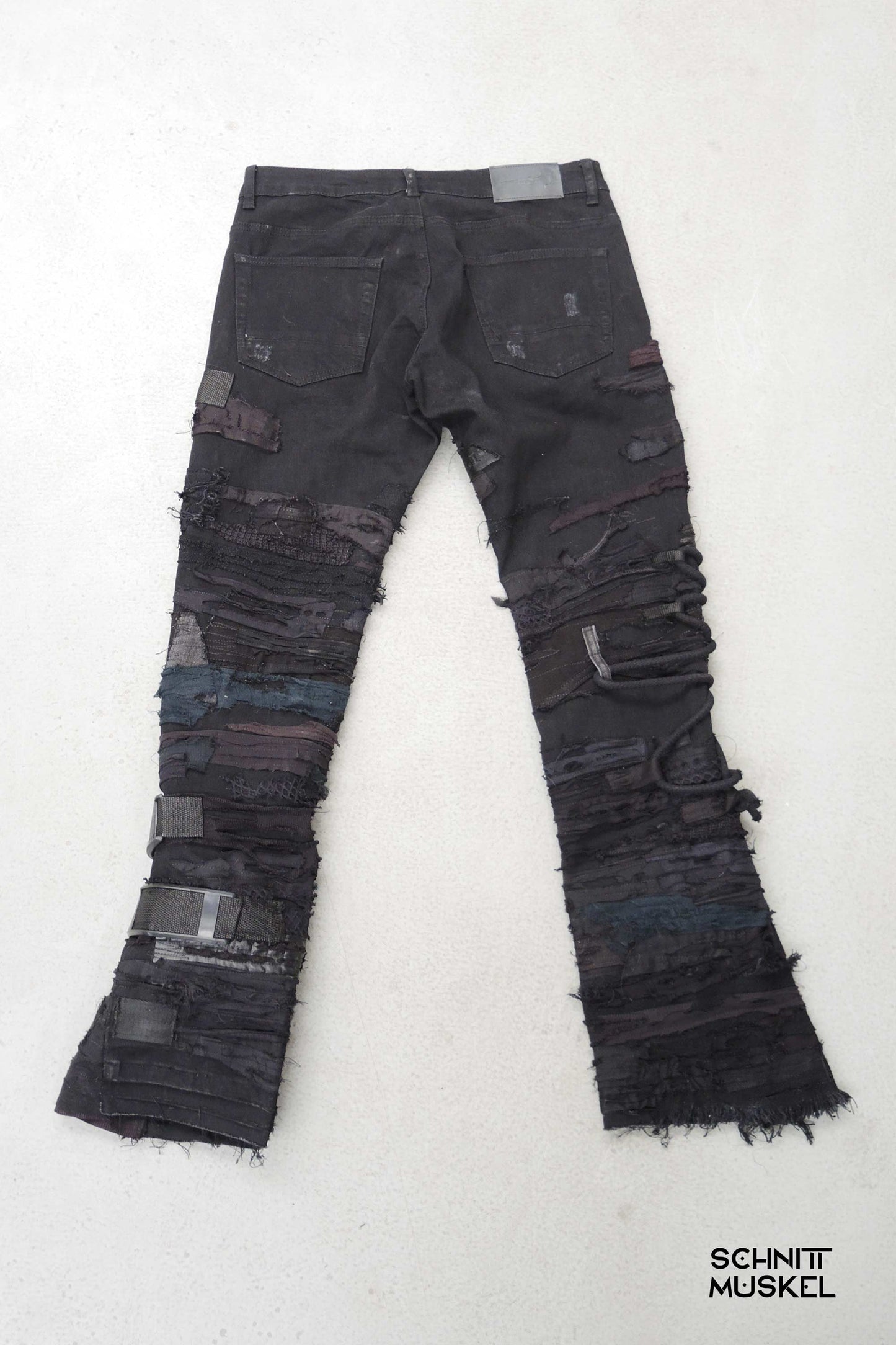 destoyed Jeans, Gothicjeans, Gothichose für Männer, Custom Jeans, Bandoutfit, Stagewear, Gothicfashion, postapokalyptische Hose, postapocalyptic pants