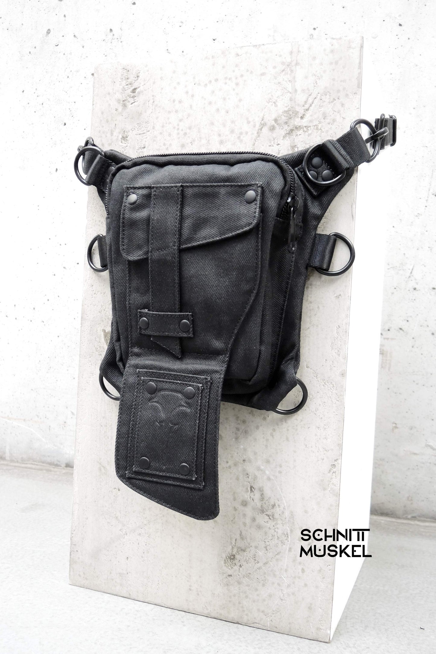 Umhängetasche, Gürteltasche, Gothictasche, Gothictasche für Herren, kleine Gothictasche, Jeanstasche, variable Tasche, vegane Tasche, Festivaltasche, darkwear, darkcyberwear, darkfashion