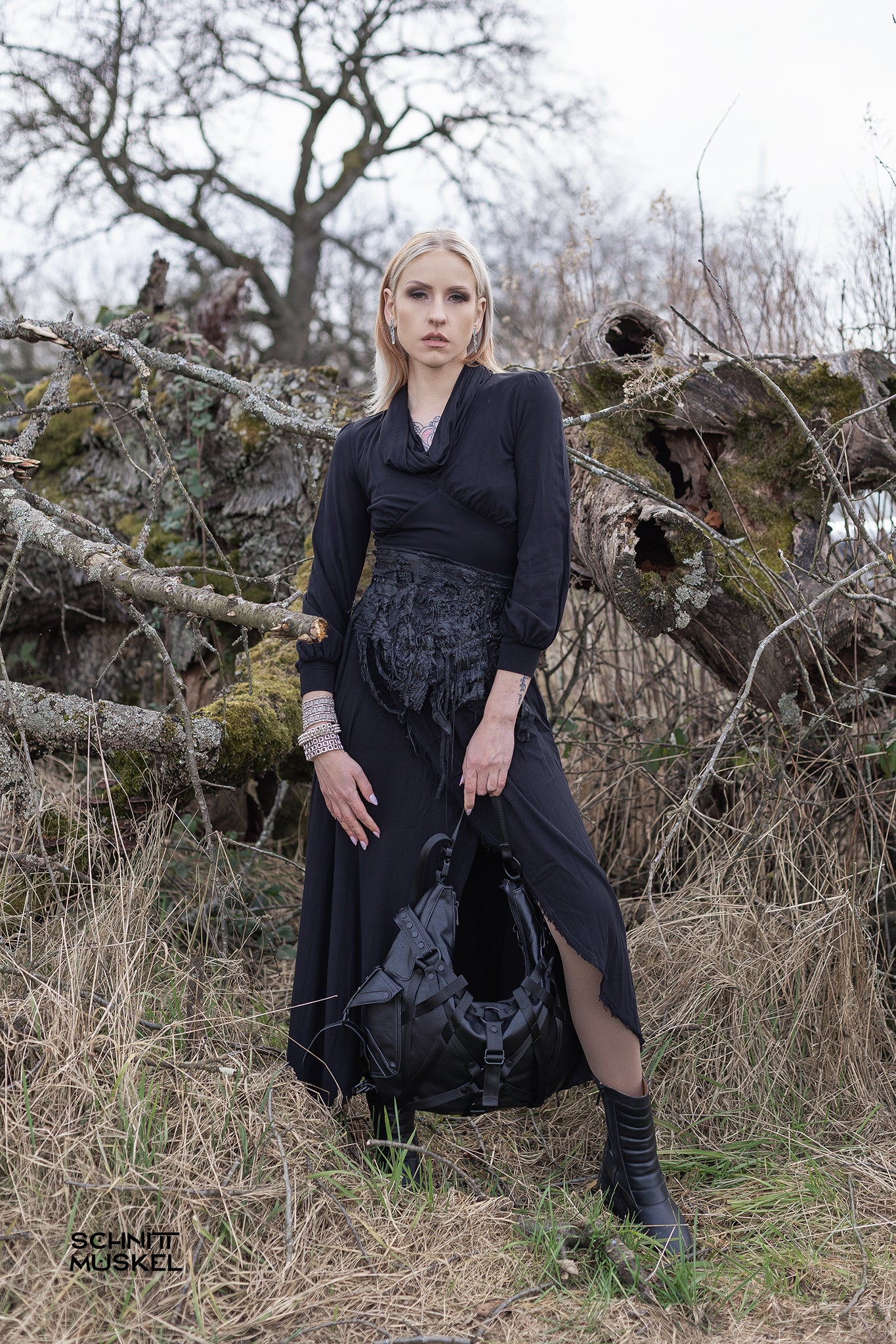 Gothicmode für Damen, Gothickleid, Gothictasche, Harnesstasche, Gothictasche