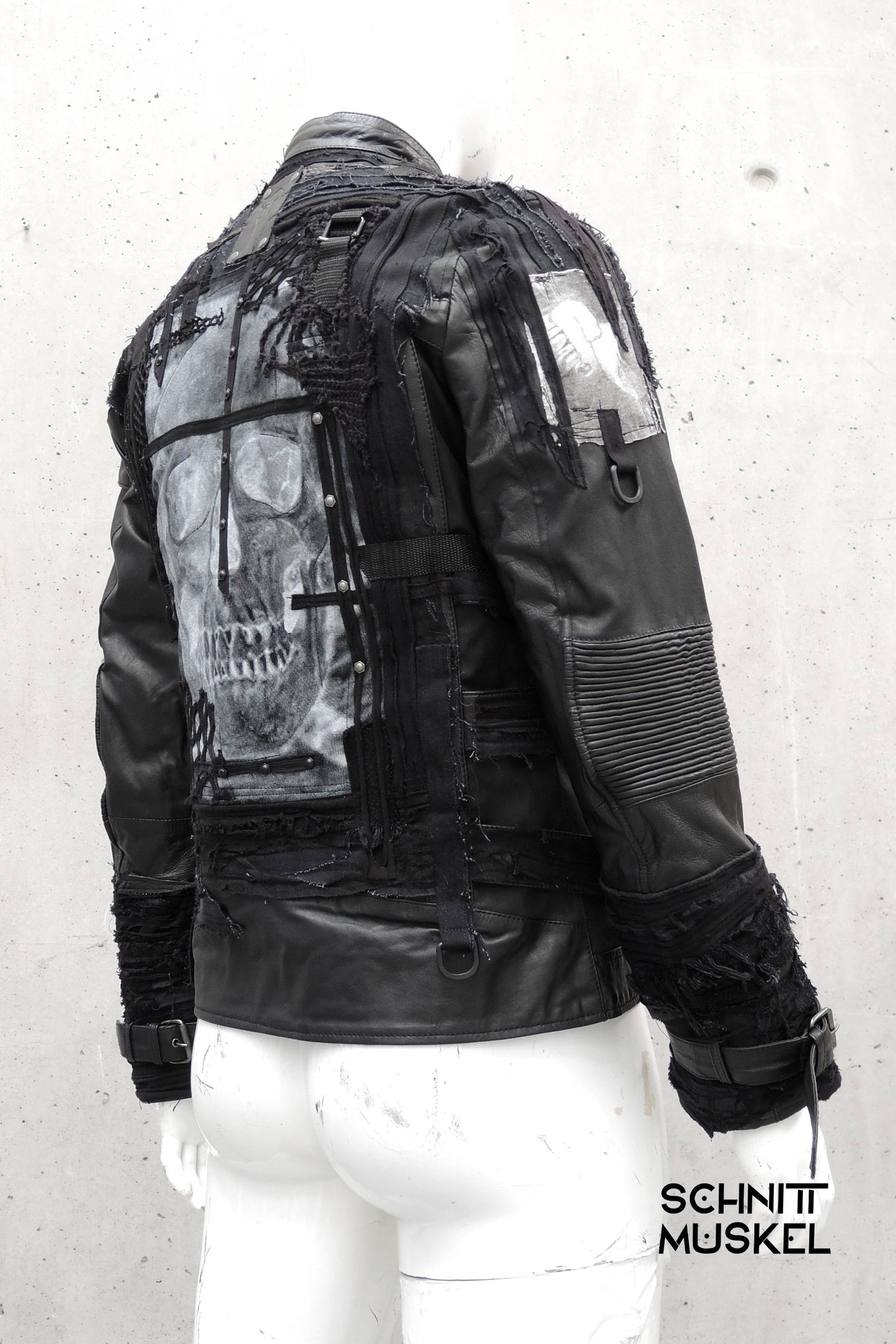 Gothicjacke, Unikatjacke, Unikatbikerjacke, Jacke mit Totenschädel, Skulljacke, destroyed Jacke, Punkjacke, customized Jacke