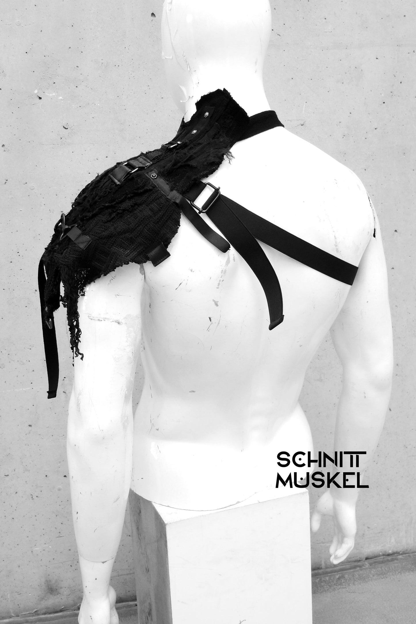 Schulterstück, Schulterteil Schulterschmuck, Schulterklappe, postapokalyptische Mode, postapocalyptic style, Gothicfashion , Gothicaccessoire, destroyed style