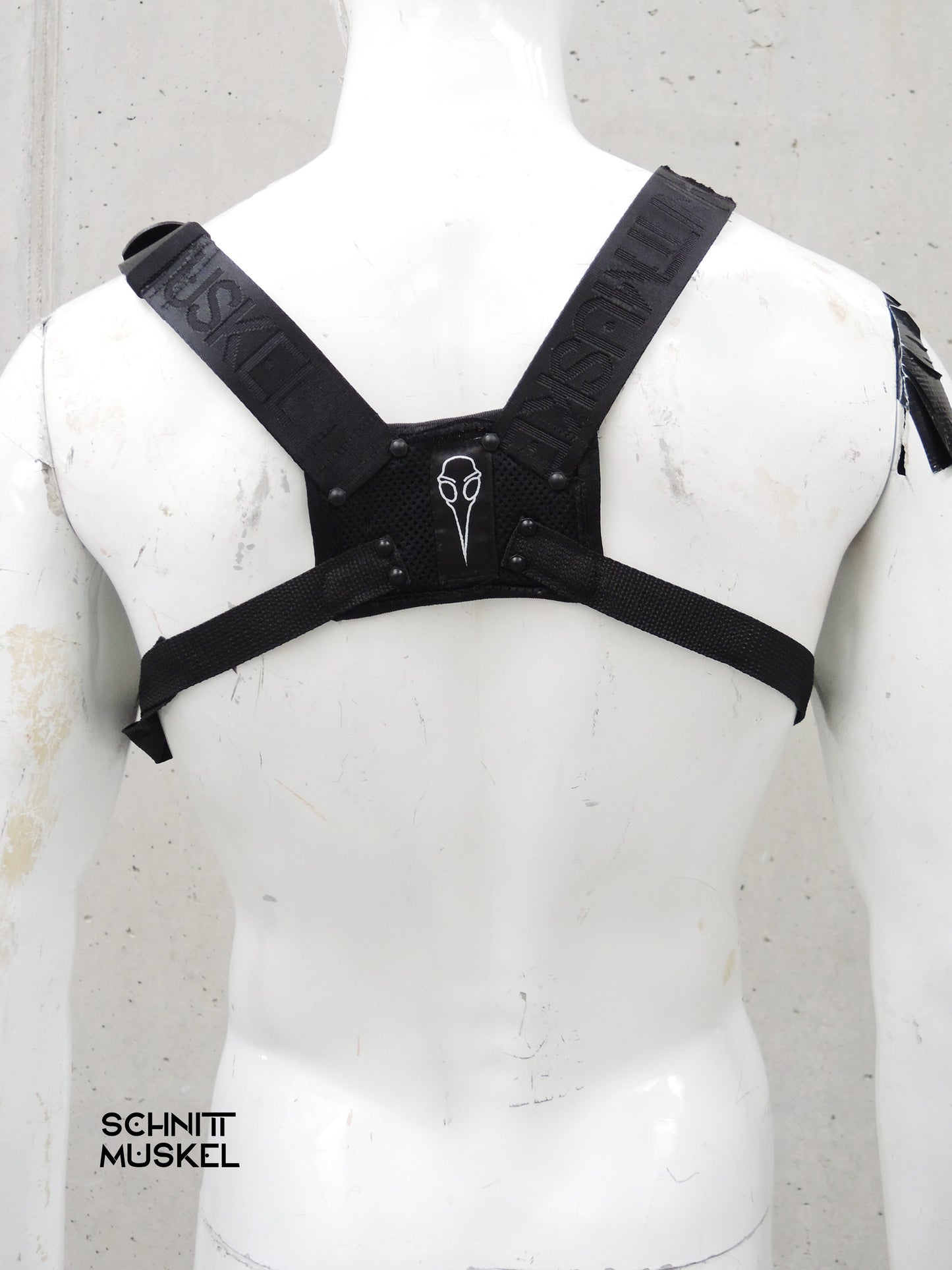 Harness Weste, schwarze Harness Weste, Techwear Harness, Gothic Fashion Germany, Kinky Outfit Accessoire, Schnittmuskel Harness, avantgarde Mode, Unisex Tactical Vest, Fetish Fashion Harness