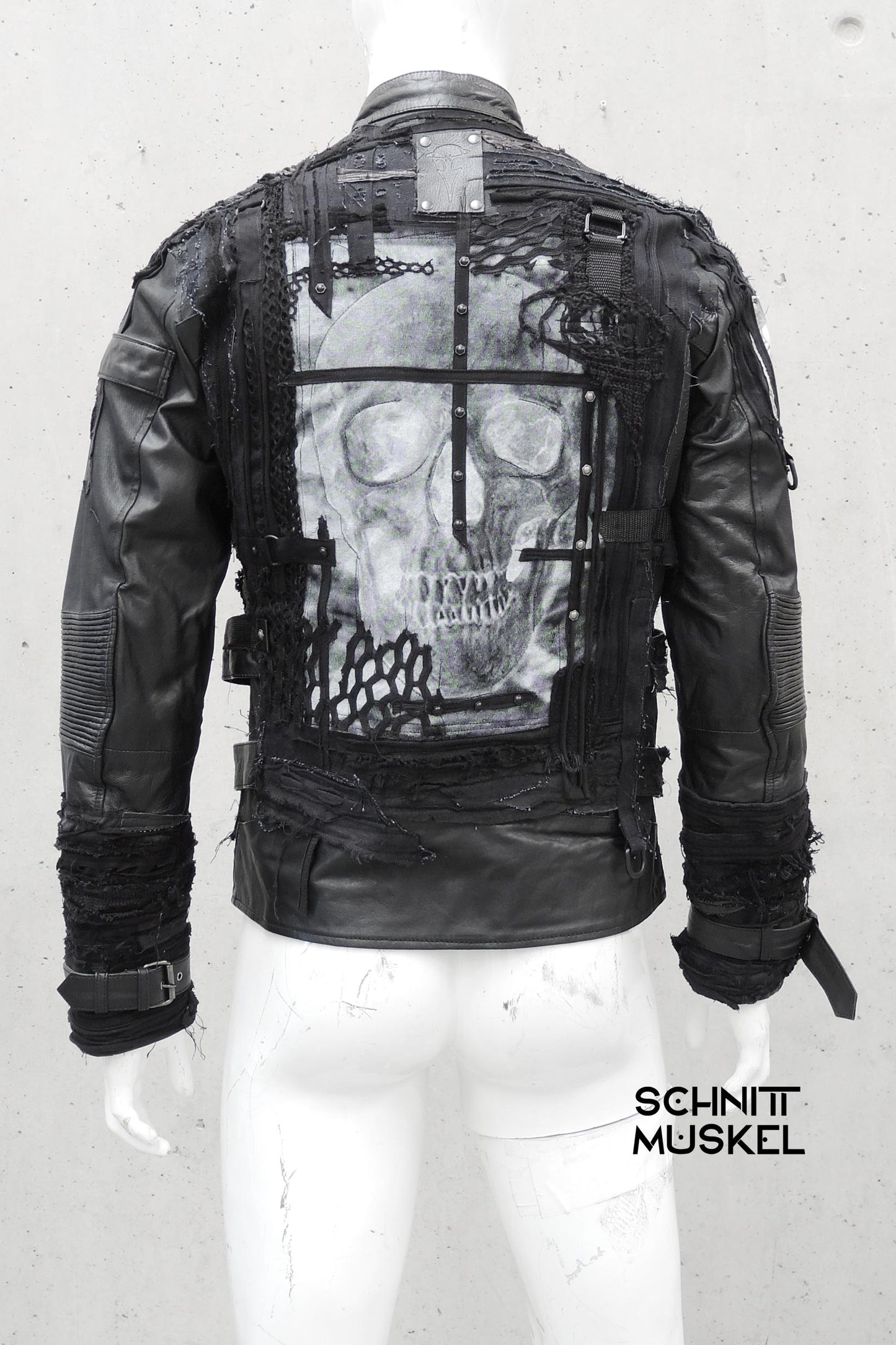 Gothicjacke, Unikatjacke, Unikatbikerjacke, Jacke mit Totenschädel, Skulljacke, destroyed Jacke, customized Jacke