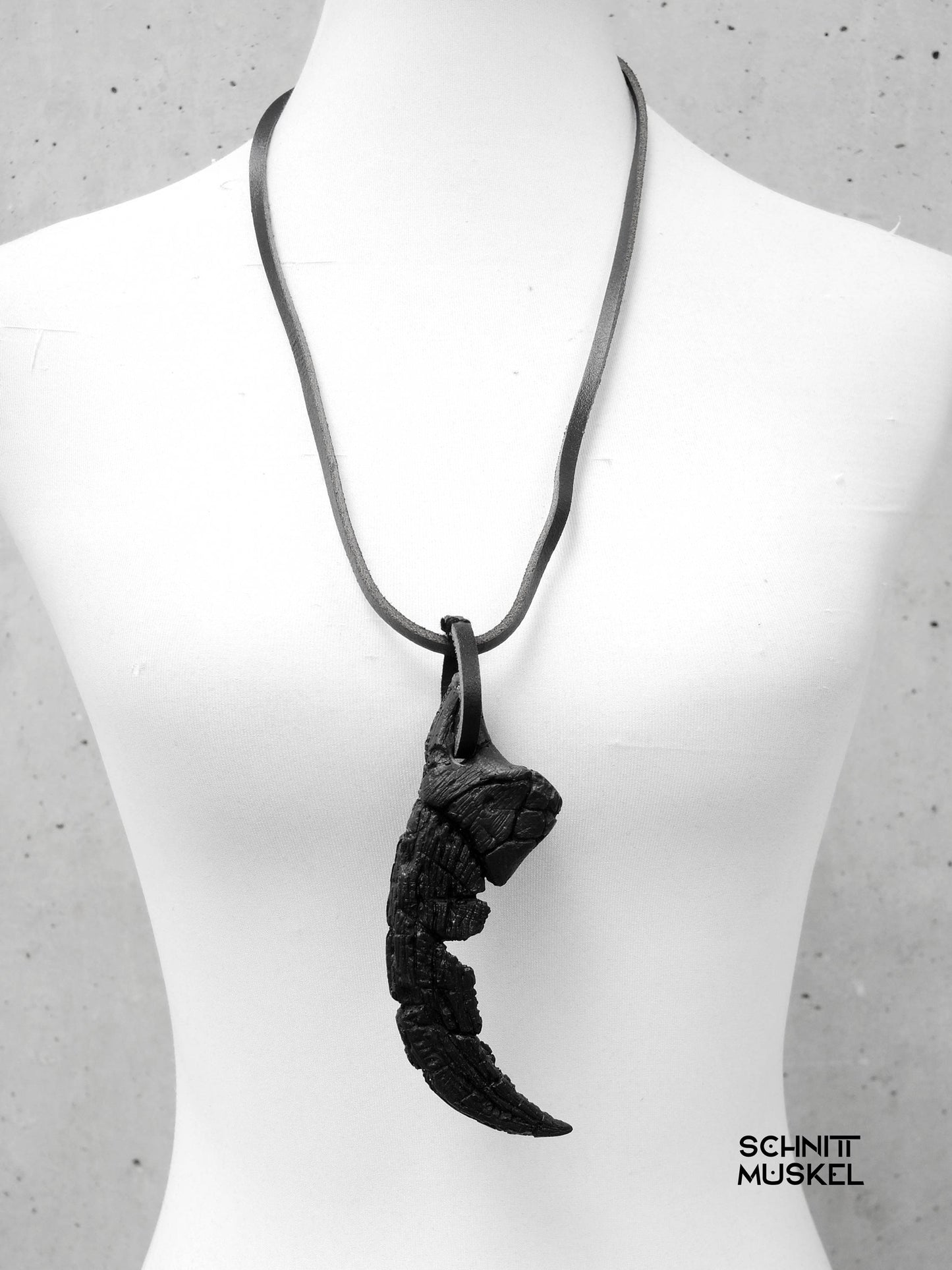 avantgarde Halsschmuck, darkavantgarde Anhänger, Vogelkralle Anhänger, Vogelkralle Schmuck, Talisman, Gothicschmuck