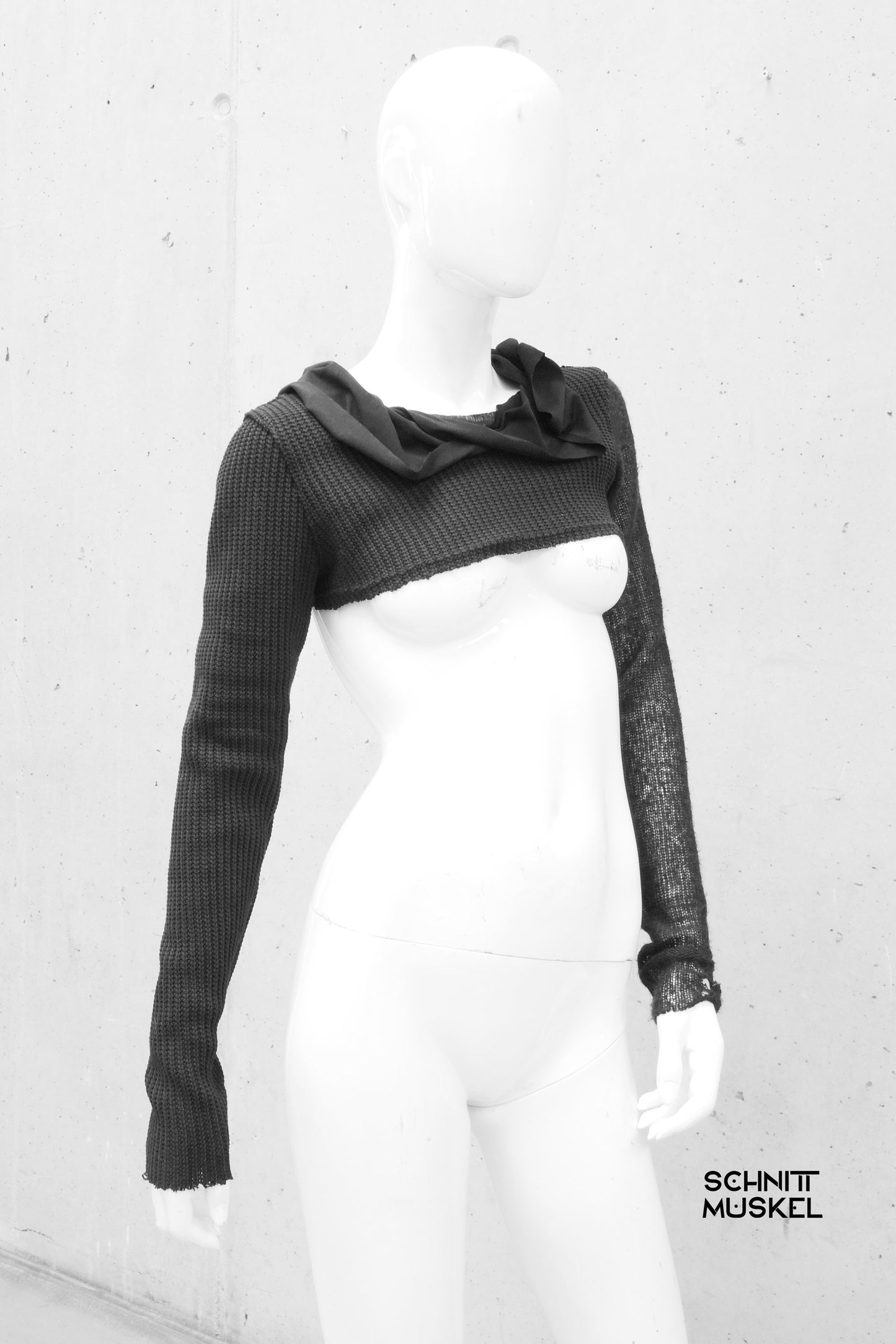 cropped pullover, Kurzpulli, cropped Pullover mit Kapuze, Gothicmode, postapokalyptische Mode, Kapuzenpullover cropped