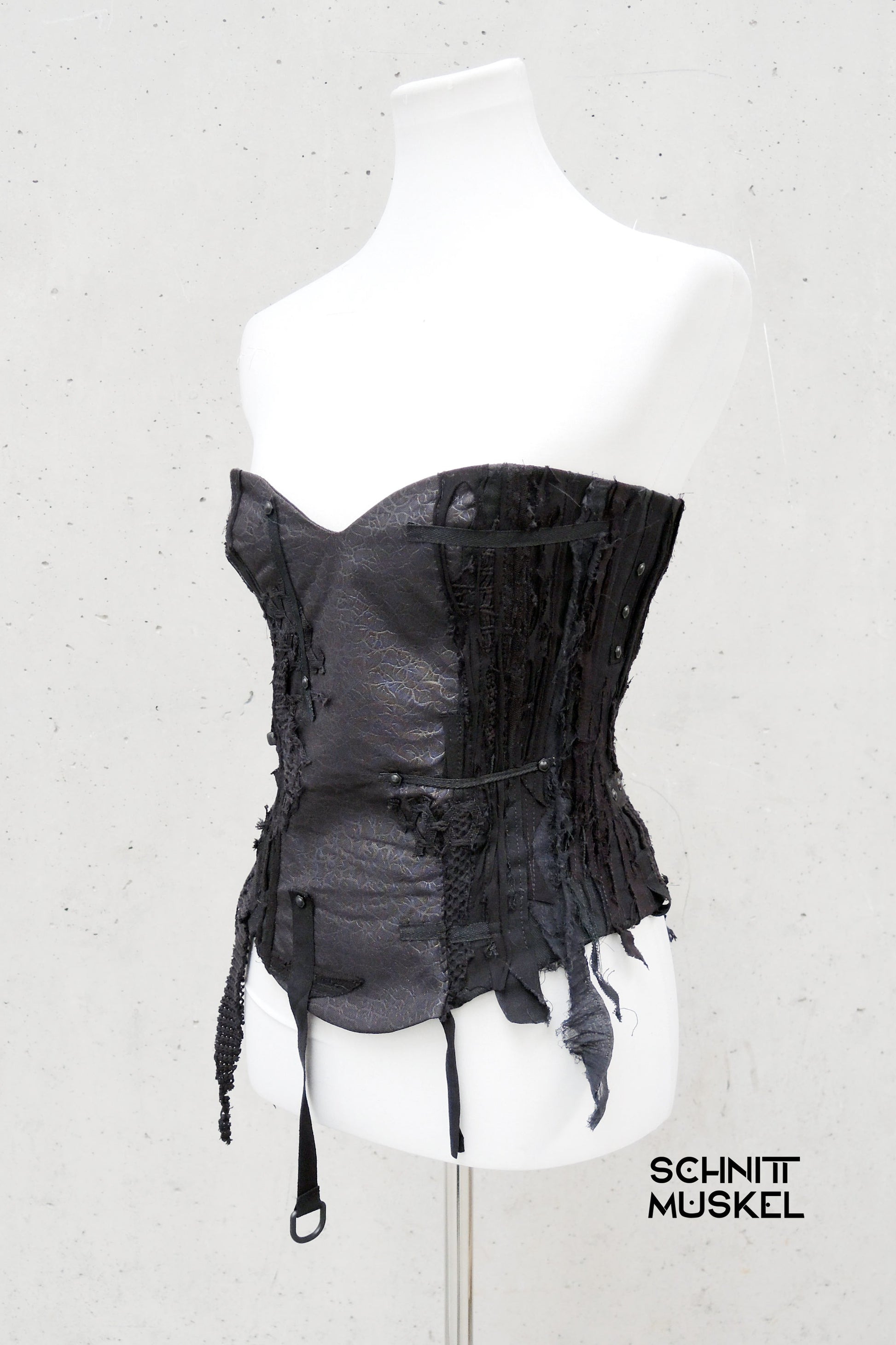 Corsage destroyed, Korsett destroyed, Gothiccorsage, Korsage Gothic, postapokalyptische Mode, Gothicmode