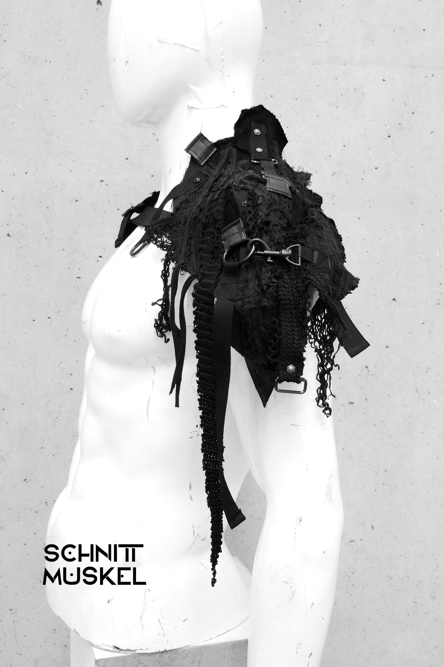 Schulterstück, Schulterteil Schulterschmuck, Schulterklappe, postapokalyptische Mode, postapocalyptic style, Gothicfashion , Gothicaccessoire, destroyed style