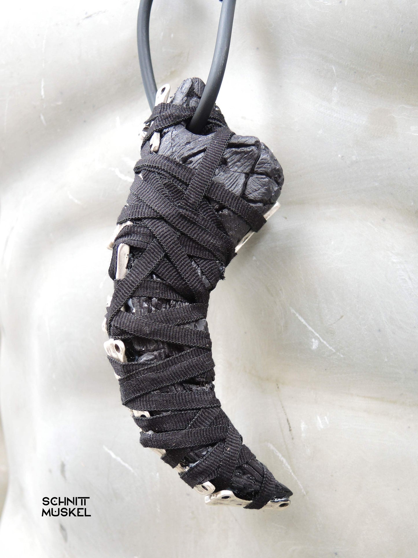 Vogelkrallenschmuck, Talisman, darkavantgarde Schmuck, Gothicschmuck, Gothicstyle, darkcyberjeweller, darkjewellery