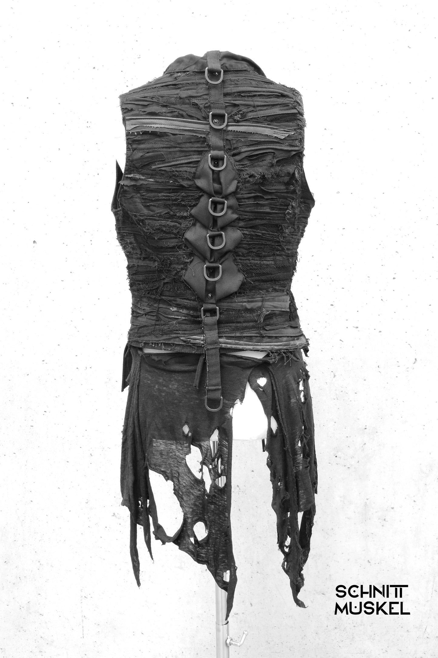 Unikatweste, Weste im destroyed Stil, destroyed Weste, postapokalyptische Mode, burningman outfit, Gothicweste