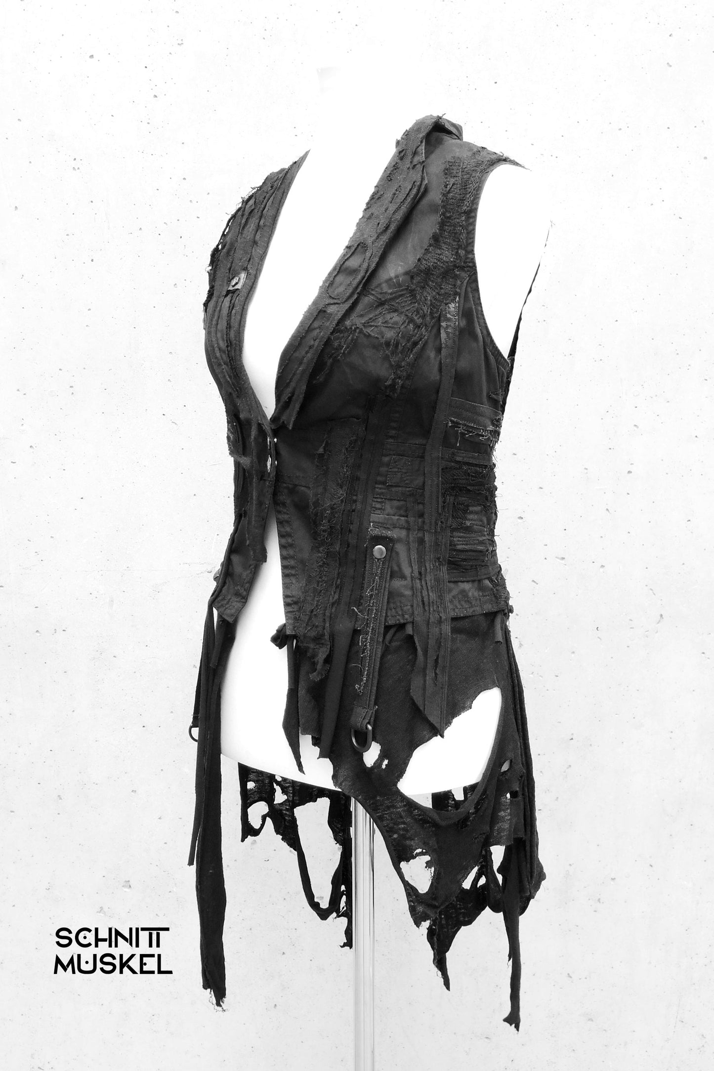 Unikatweste, Weste im destroyed Stil, destroyed Weste, postapokalyptische Mode, burningman outfit, Gothicweste
