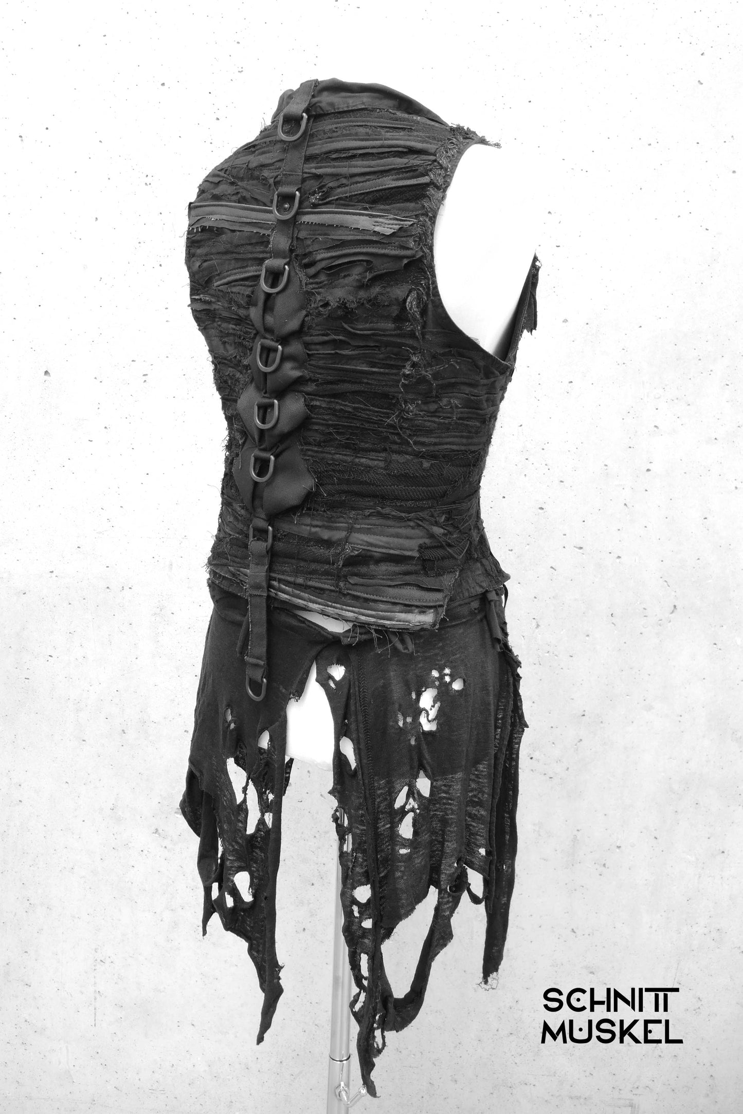 Unikatweste, Weste im destroyed Stil, destroyed Weste, postapokalyptische Mode, burningman outfit, Gothicweste