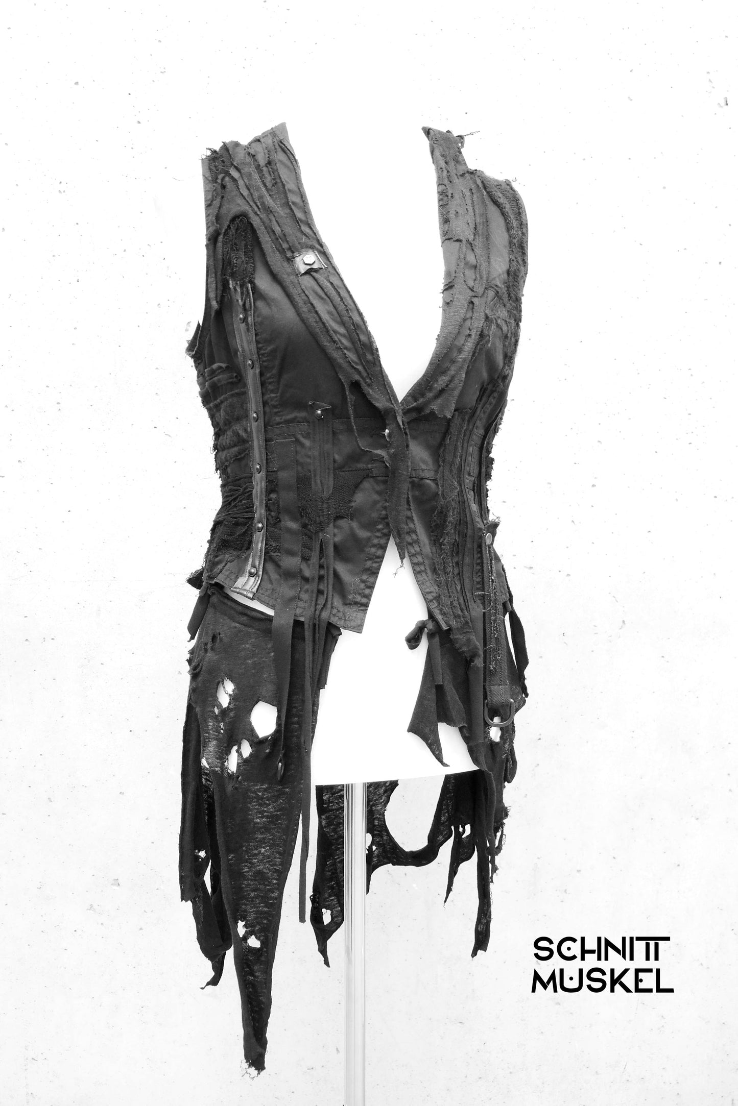 Unikatweste, Weste im destroyed Stil, destroyed Weste, postapokalyptische Mode, burningman outfit, Gothicweste