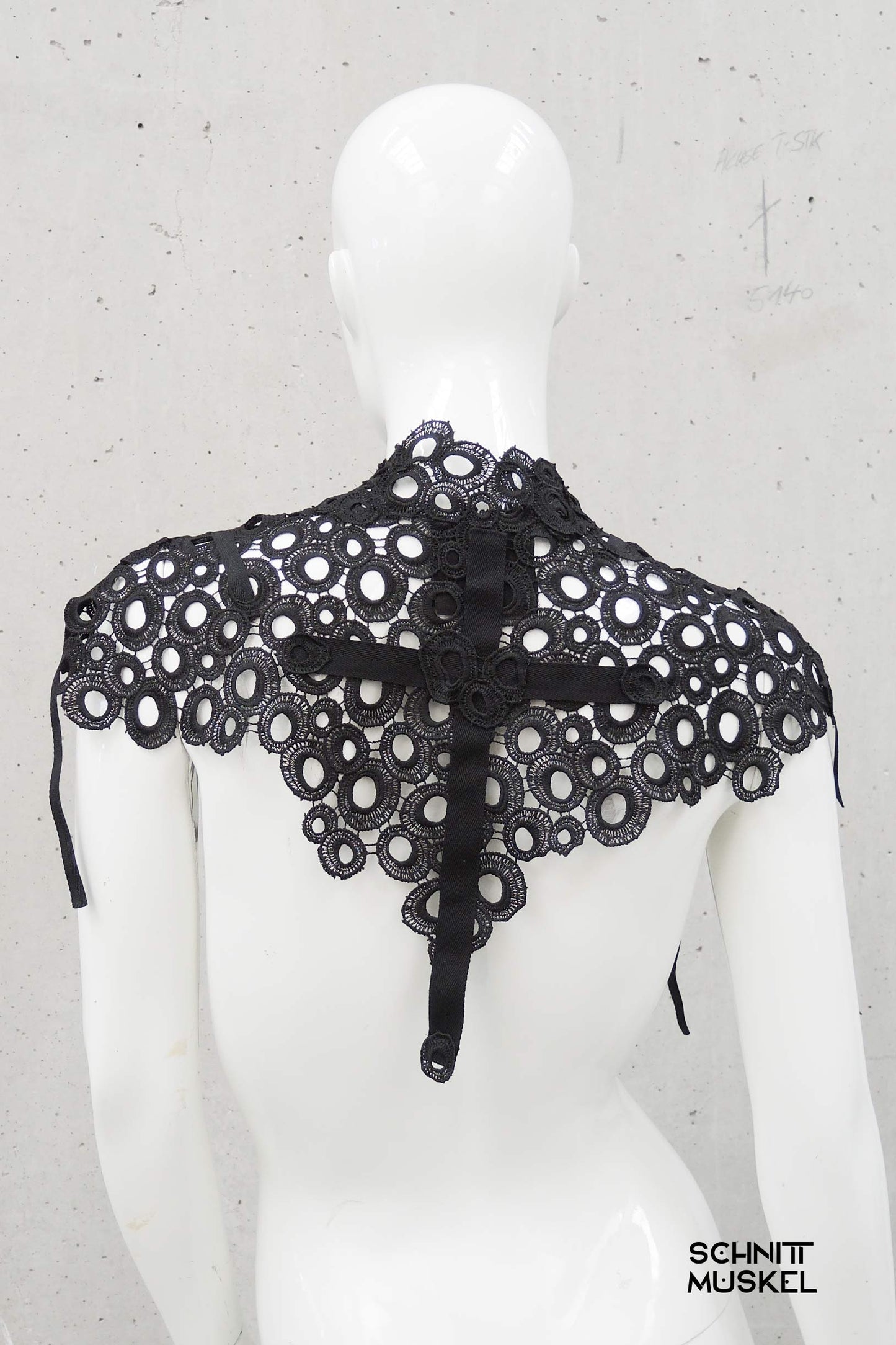 Gothic Darkavantgarde Kragen, Gothickragen, Gothiccape, Spitzencape, Spitzenkragen schwarz, schwarzer Spitzenkragen, Schulterstück, Schulterpiece, Gothicmode für Damen, Gothicmode für Frauen,