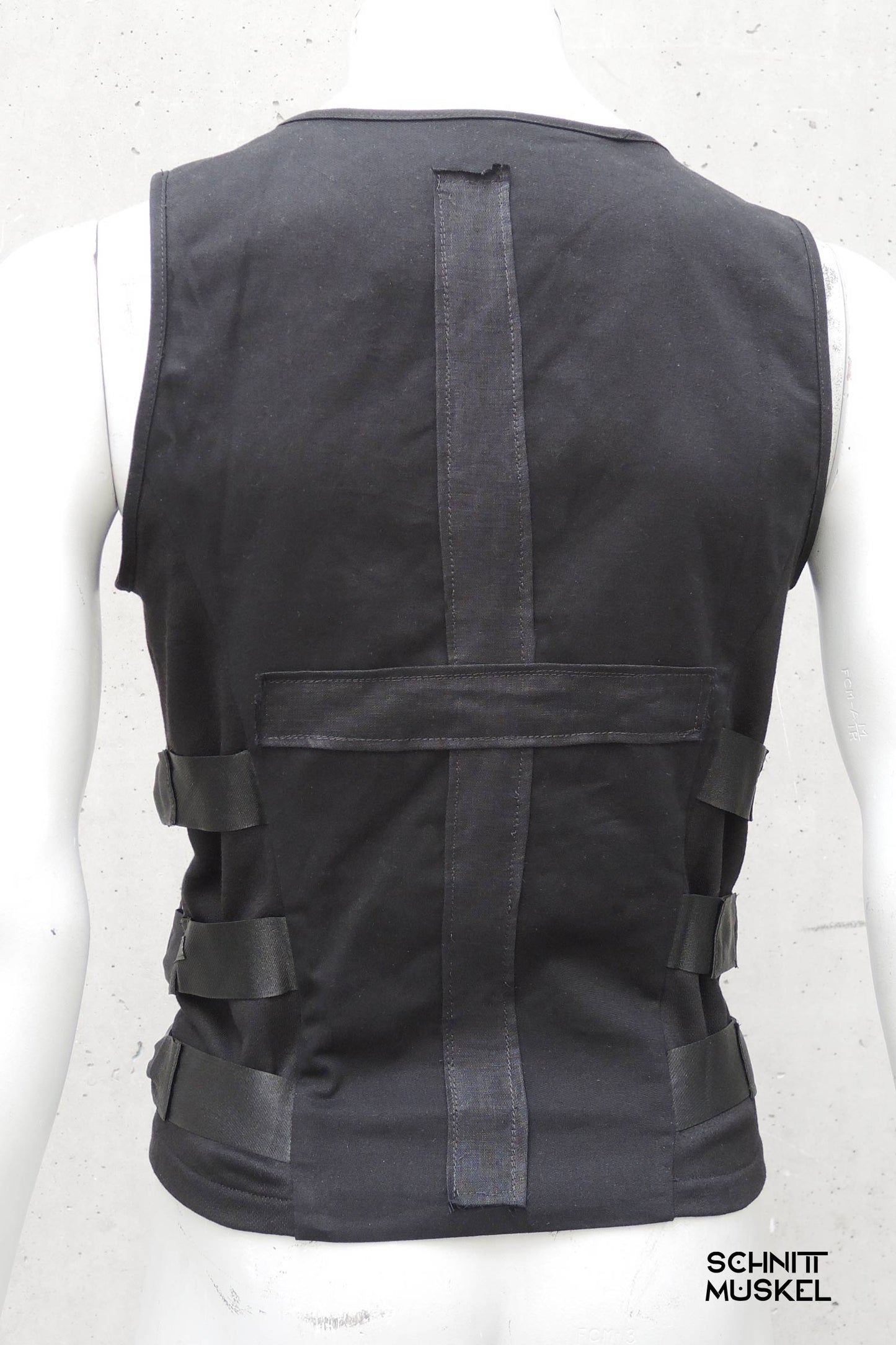 Utility Weste, Cyberfashion, Cyberwesten, darkcyberstuff, darkcyberfashion, ravefashion, ravewear, technostyle, Gothicweste, Cybergothfashion, Cybergothstyle, postapokalyptische Mode