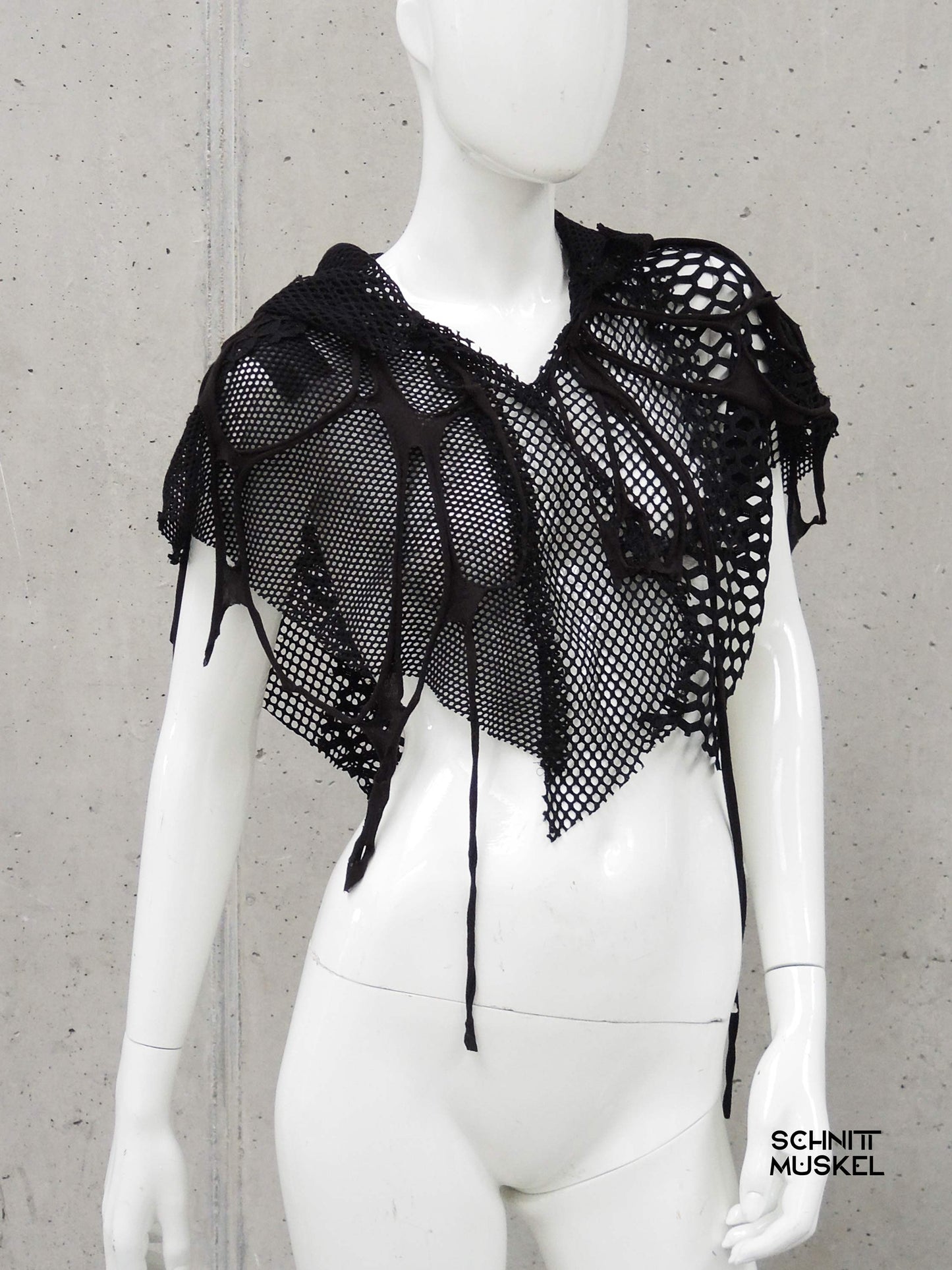 Gothic Cape, Netzcape, Netzüberwurf, postapokalyptische Mode, kinky fashion, wasteland Party Outfit