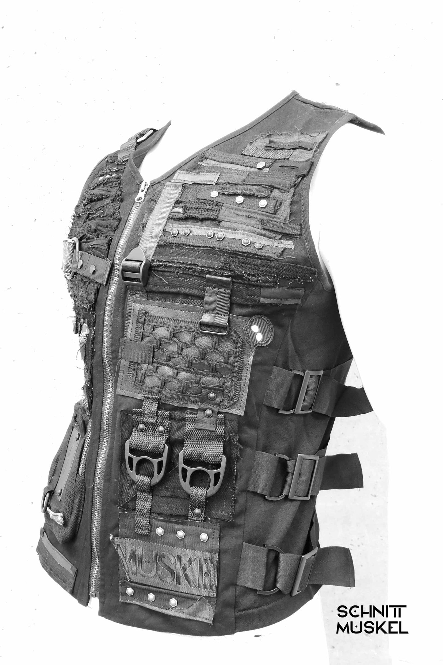 Cyberweste, Kinky Outfit für Herren, Combat Weste, Unikatweste, Gothicweste, postapokalyptische Weste, postapkalyptische Mode,