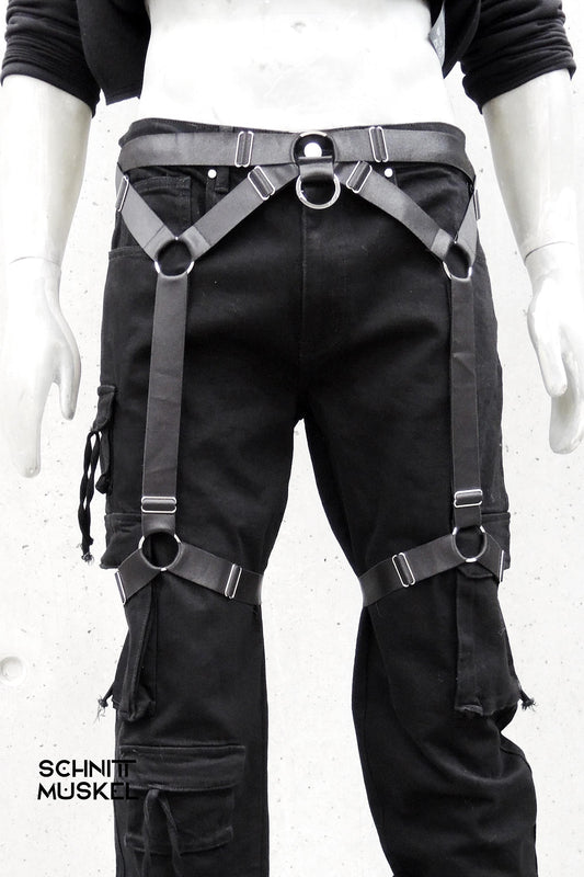 Herrenharness, Harness für Männer, Strapsgürtel für Herren, breite Strapse, Fetischfashion, Fetischoutfit, Kinky Outfit, Techwearhose