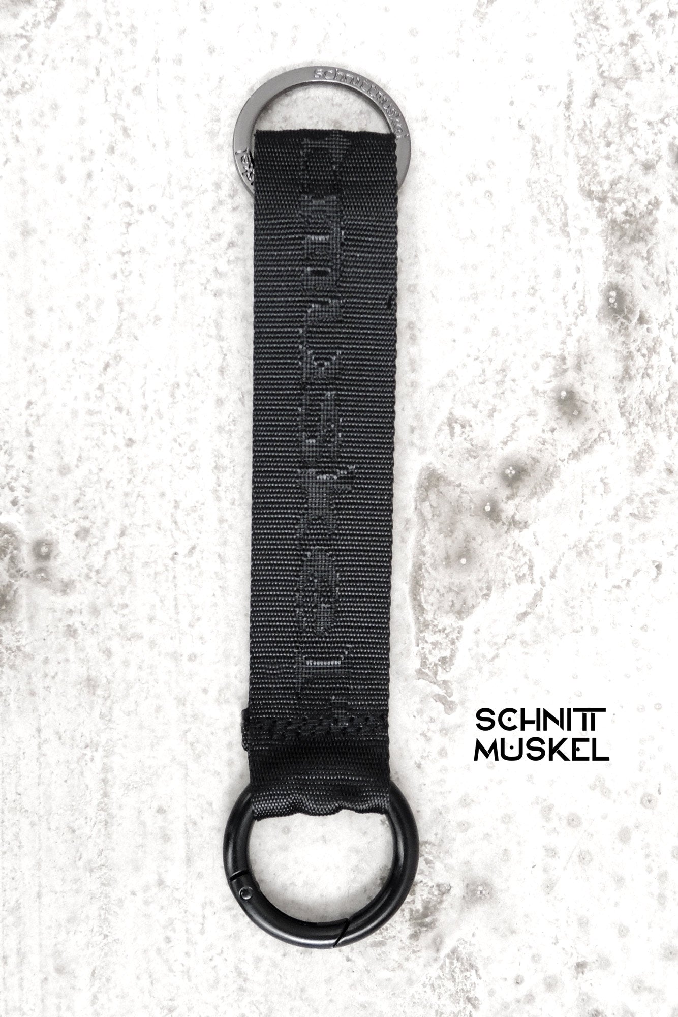 Schlüsselanhänger, keyhanger darkavantgarde, schwarzer Schlüsselanhänger, gothic Schlüsselanänger, runder Karabiner schwarz matt, Karabiner Schwarz matt