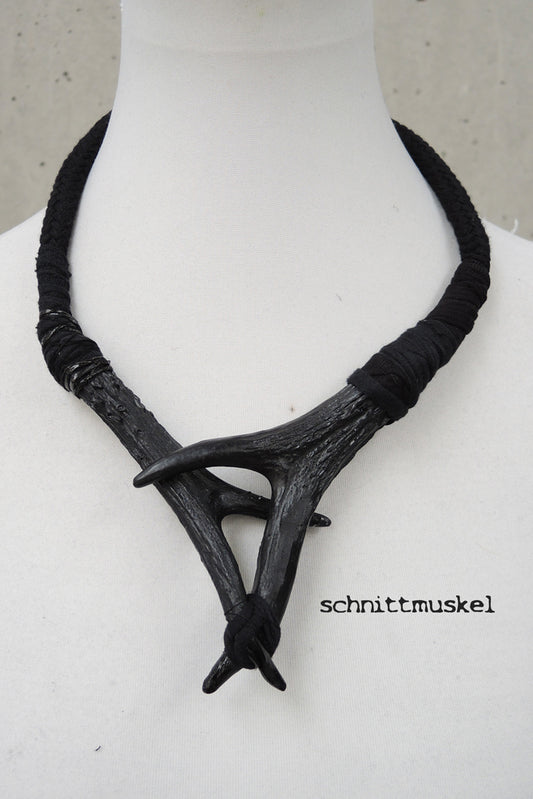 dark avantgarde Schmuck, Pagan Schmuck, Wicca Schmuck, schwarzes Geweih, Halsschmuck Geweih