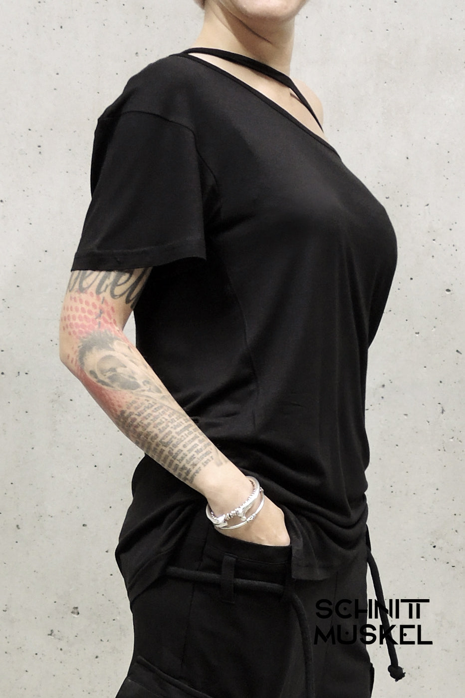 oversize Shirt, Darkavantgarde Mode, darkavantgarde Shirt, darkwear, darkfashion, allblackfashion, Gothicmode, Gothicfashion, schwarzes oversize Shirt