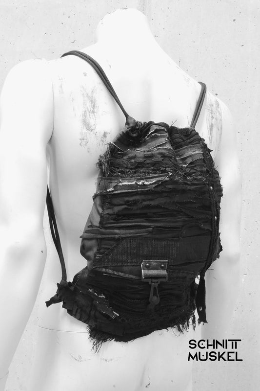 Turnbeutel im destroyed Stil, Turnbeutel schwarz, Turnbeutel Gothic, Rucksacke destroyed, postapokalyptischer Rucksack, darkavantgarde, Gothictasche,