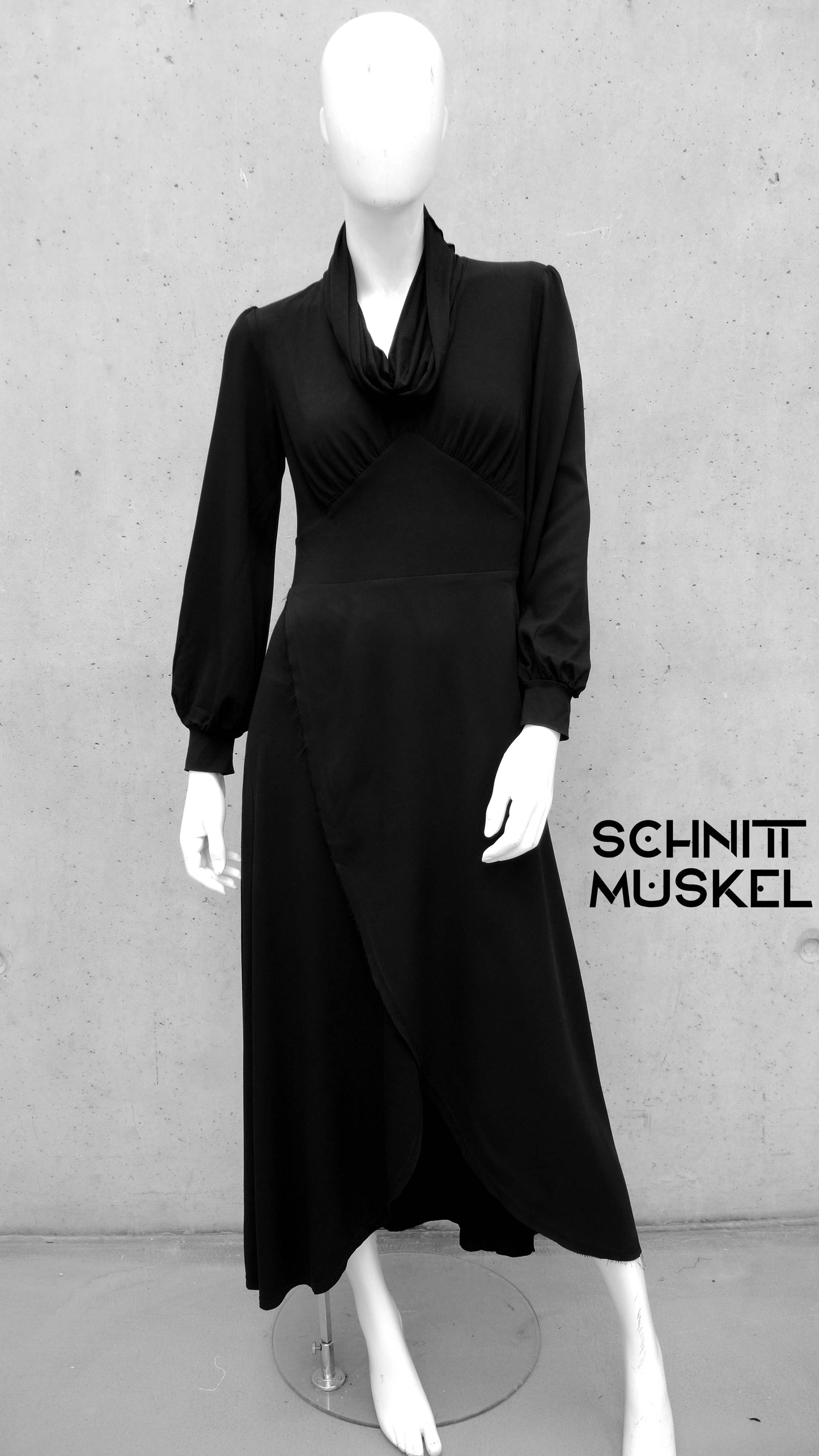 darkavantgarde, darkavantgarde Mode, darkwear, schwarzes Gothickleid, Korsettkleid, Kleid mit Schalkragen, Kleid mit Wasserfallkragen, Kleid mit Kapuze, Kapuzenkleid, Gothickleid