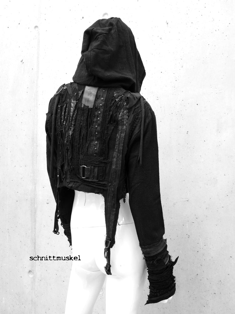 darkavantgarde Mode, darkstyle, Gothicmode, Gothicjacke, cropped Jacke, darkcyberjacke, wasteland outfit, wasteland Jacke, postapokalyptische Jacke, postapocalyptic fashion, Metalfashion, Unikatjacke