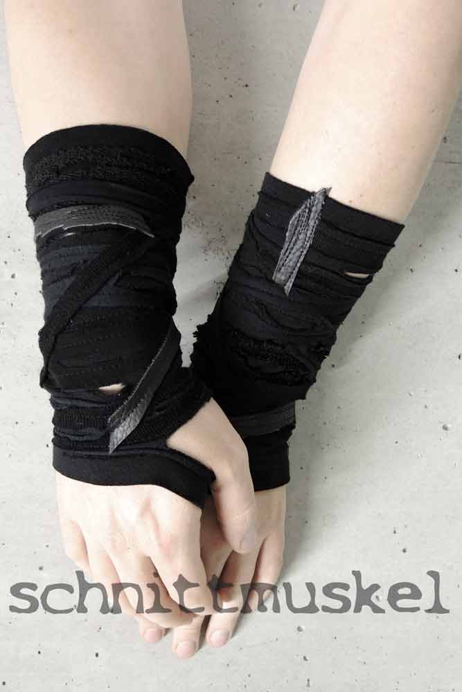 Armstulpen Gothic, Armstulpen destroyed, schwarze Armstulpen, postapokalyptische Armsrulpen, armwarmer, darkavantgarde armwarmer,