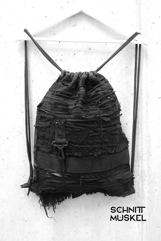 Turnbeutel im destroyed Stil, Turnbeutel schwarz, Turnbeutel Gothic, Rucksacke destroyed, postapokalyptischer Rucksack, darkavantgarde, Gothictasche, 