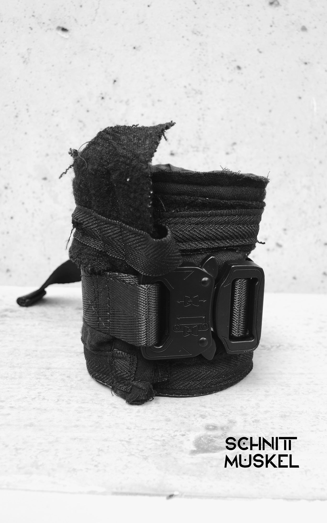 darkavantgarde Armband, Armband mit Schnalle, Gothicarmband, Rocker Armband, Techwearjewellery, Techwear Armband, techwearbracelet, darkcyberjewellery, darkcyberfashion