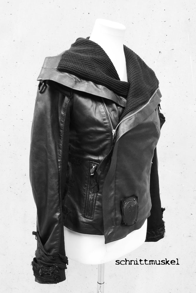 dark avantgarde Lederjacke, dark avantgarde Jacke, Gothicjacke, Unikatjacke, Leder und Strick, Jacke mit grossem Kragen, darkwear, postapokalyptischce Kleidung