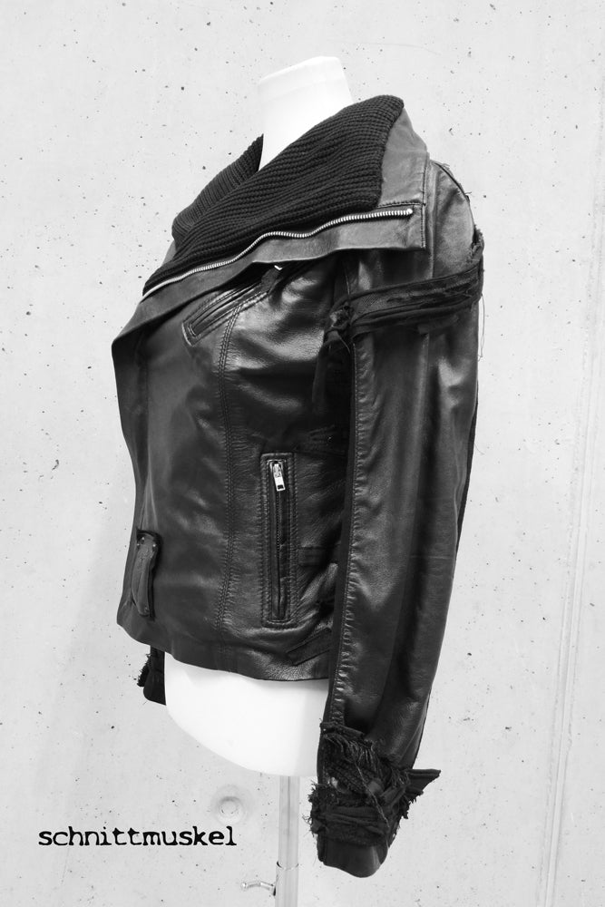 dark avantgarde Lederjacke, dark avantgarde Jacke, Gothicjacke, Unikatjacke, Leder und Strick, Jacke mit grossem Kragen, darkwear, postapokalyptischce Kleidung