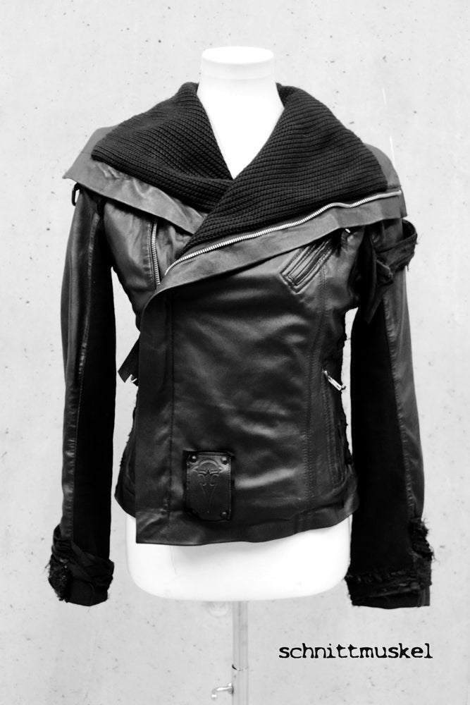 dark avantgarde Lederjacke, dark avantgarde Jacke, Gothicjacke, Unikatjacke, Leder und Strick, Jacke mit grossem Kragen, darkwear, postapokalyptischce Kleidung