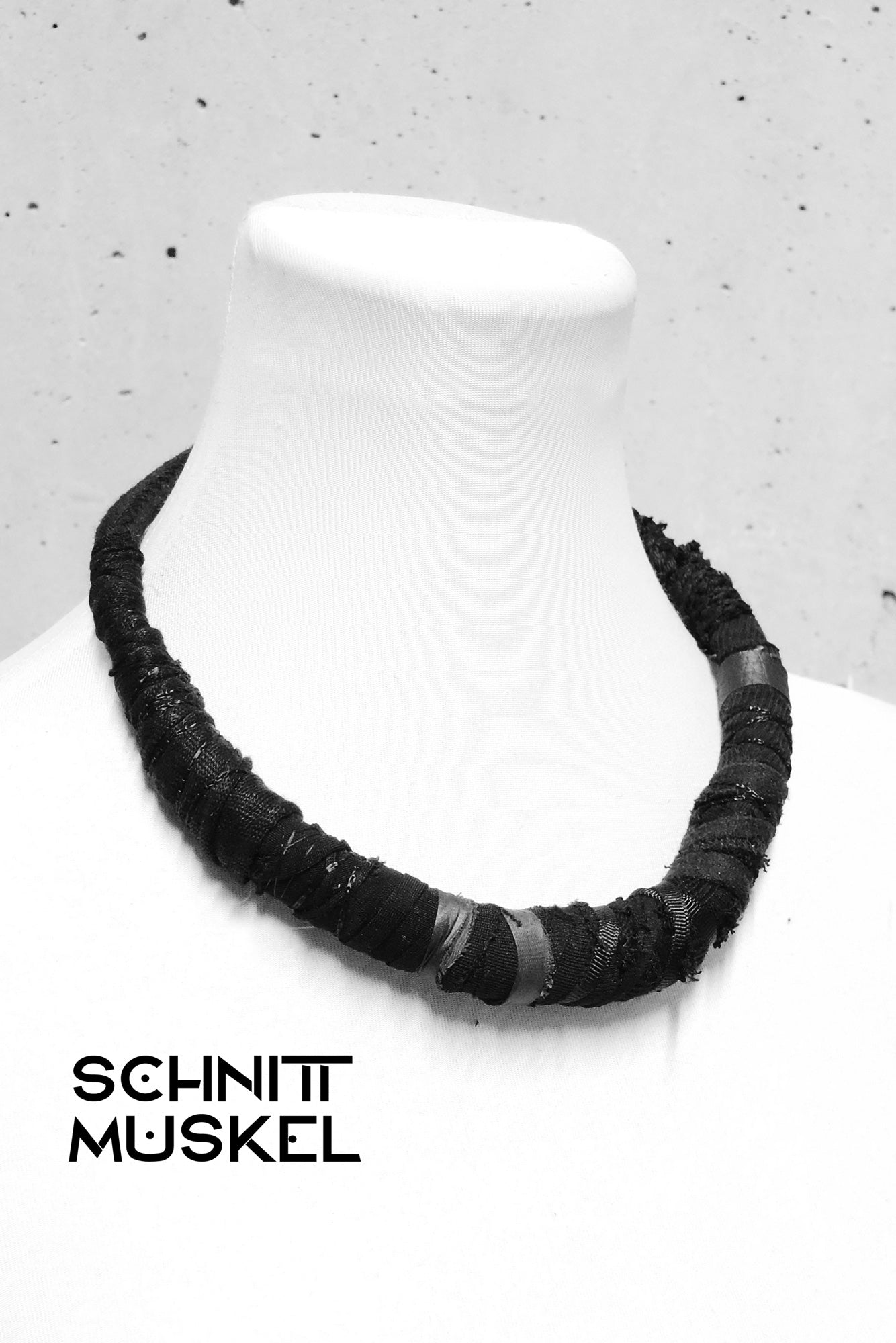 textiler Halsschmuck, darkavantgarde necklace, darkavantgarde Halsschmuck, Gothicschmuck, darkwear, darkavantgrade, Pagan Halsschmuck, Pagan Schmuck
