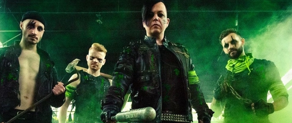 Schnittmuskel entwirft die Schattenmann Bandoutfits für die 'Chaos Tour'