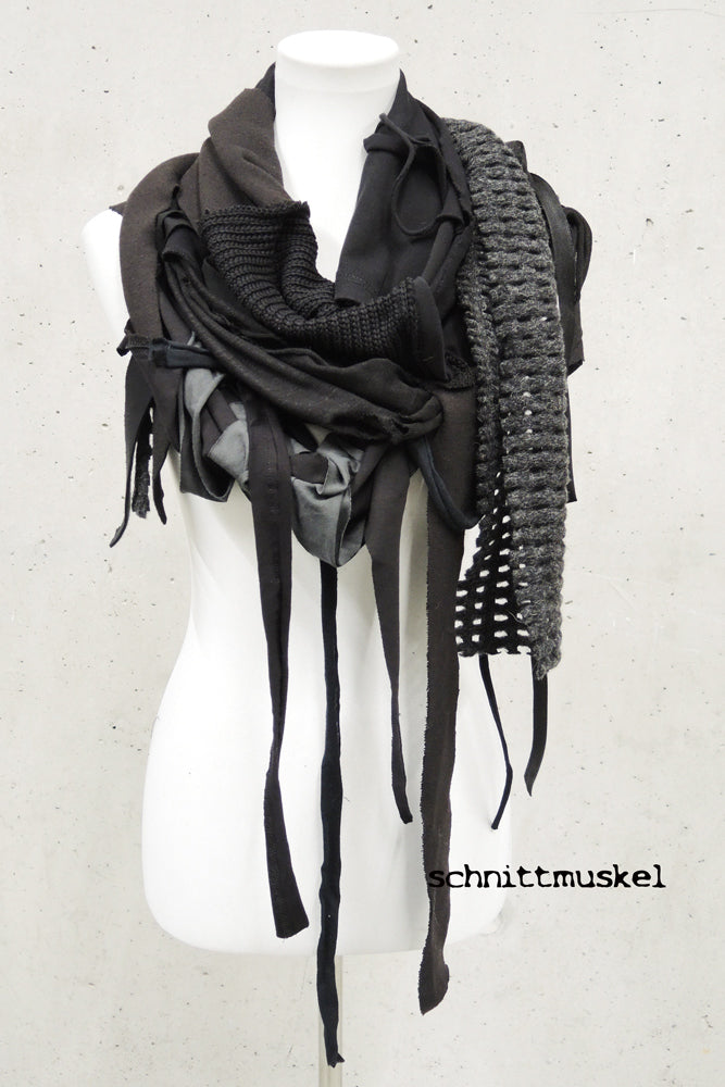 ACCESSOIRES: Für Kopf und Hals