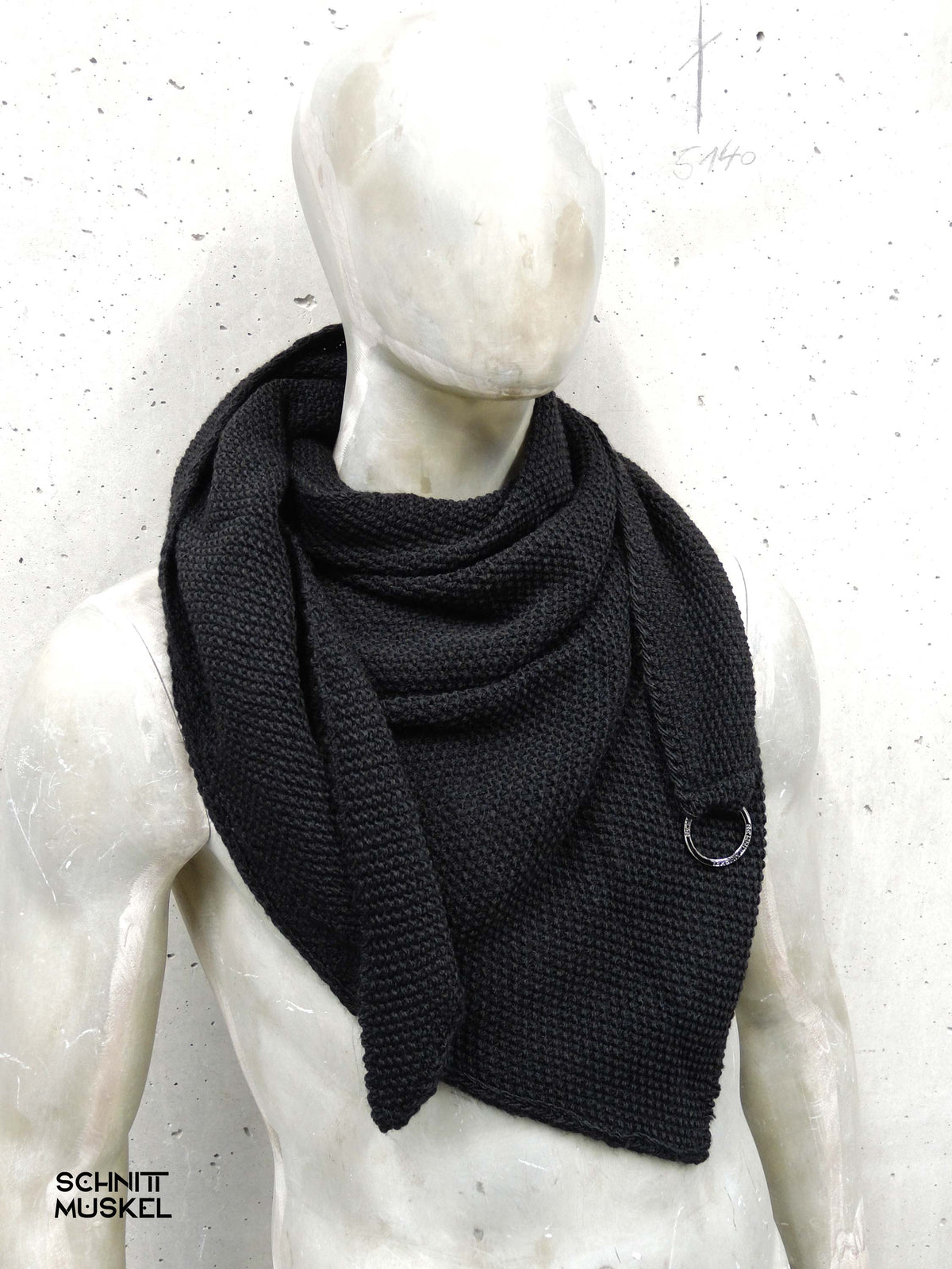 Dreieckschal, schwarzer Wollschal, Gothicschal, darkavantgarde Schal, Alpakaschal, 