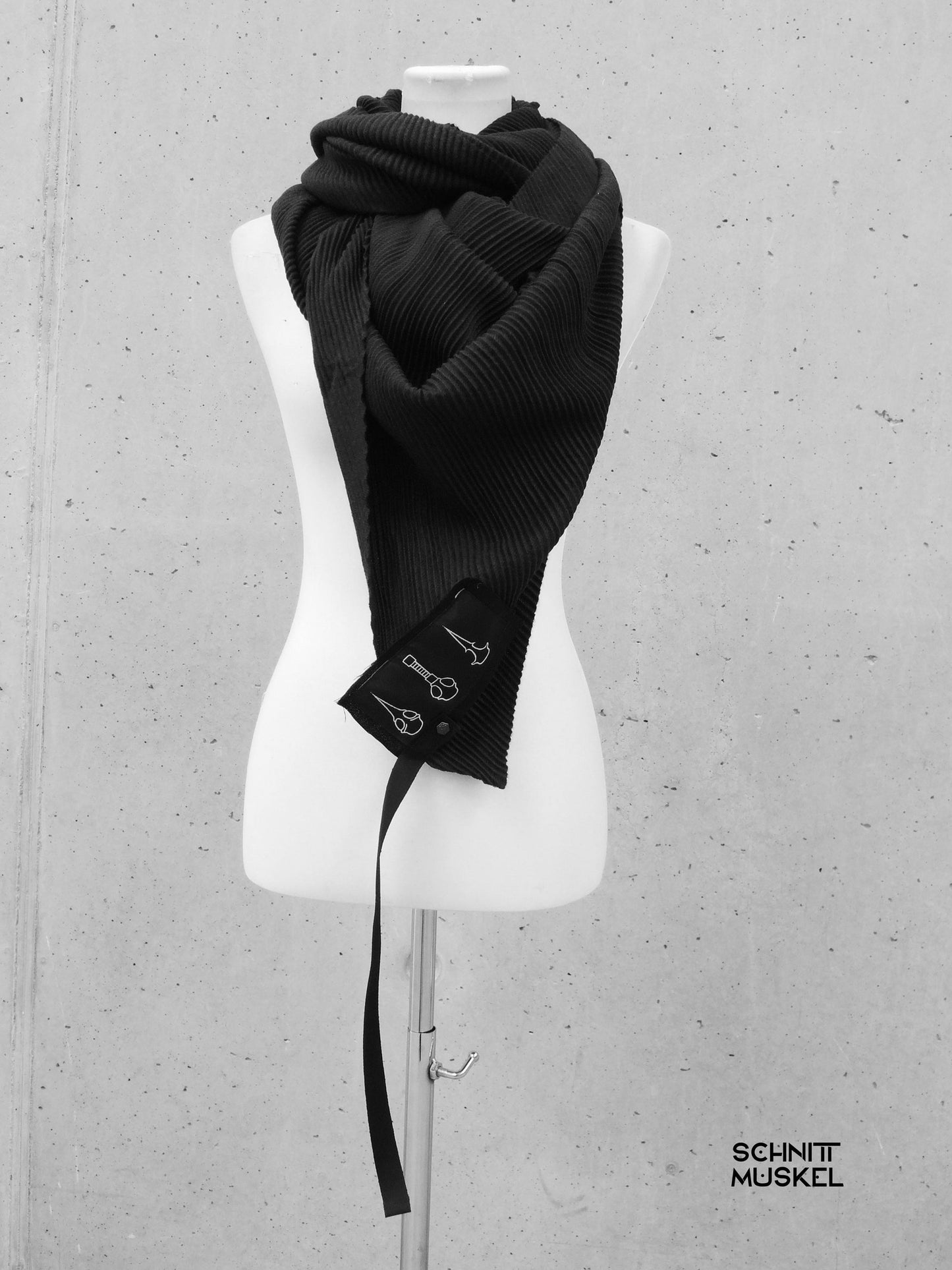 schwarzer Plisseeschal, plissierter Schal, Gothicschal, Plisseeschal