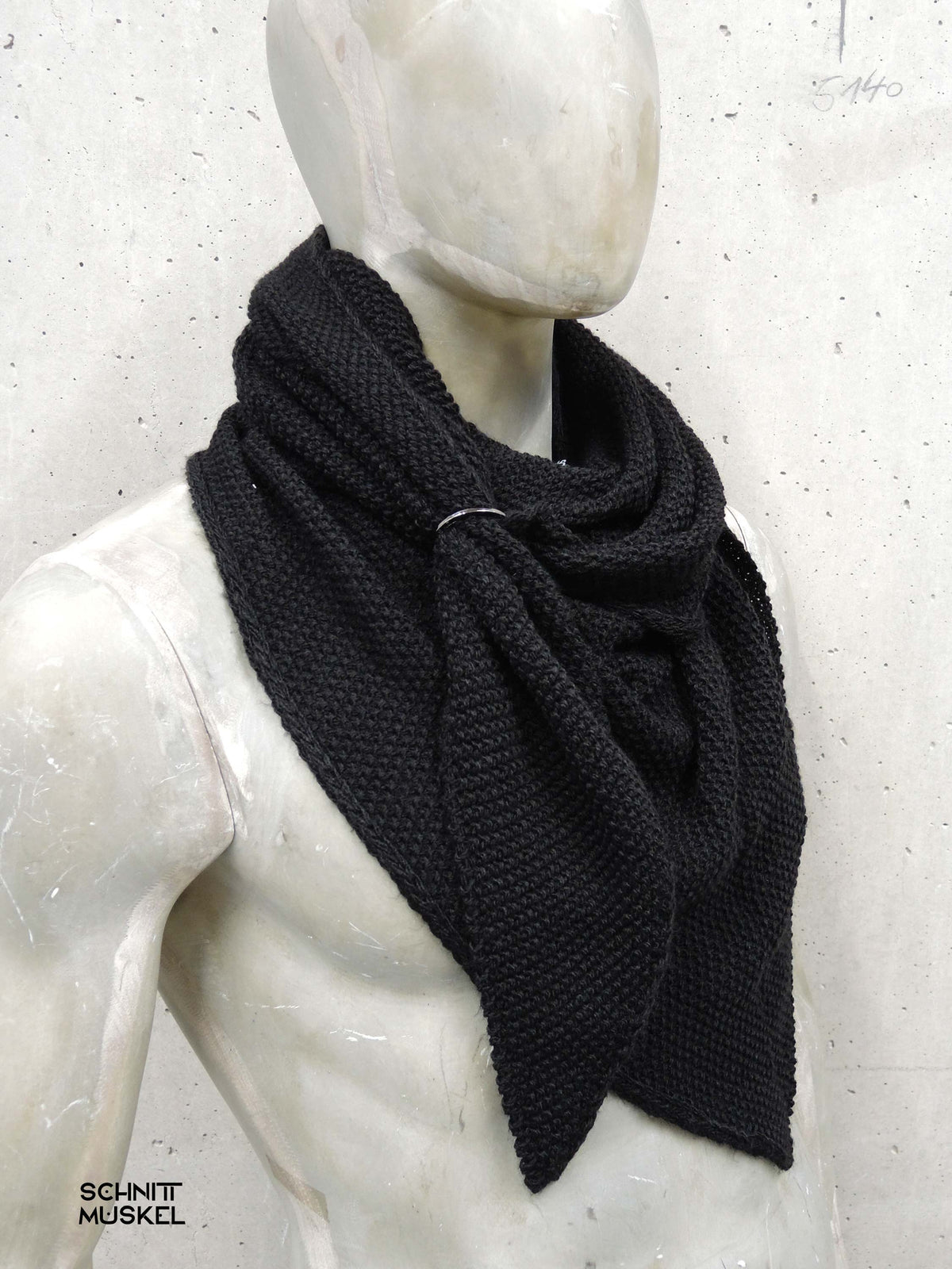 Dreieckschal, schwarzer Wollschal, Gothicschal, darkavantgarde Schal, Alpakaschal, 