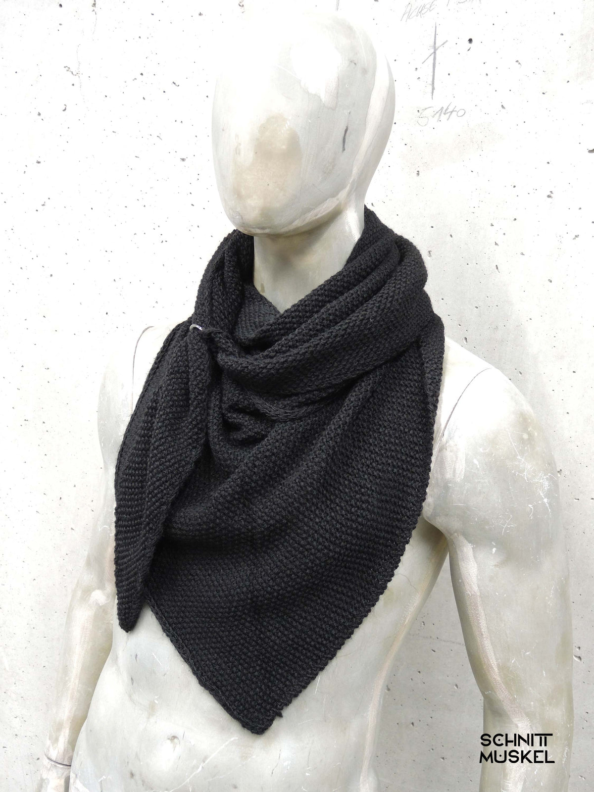 Dreieckschal, schwarzer Wollschal, Gothicschal, darkavantgarde Schal, Alpakaschal, 