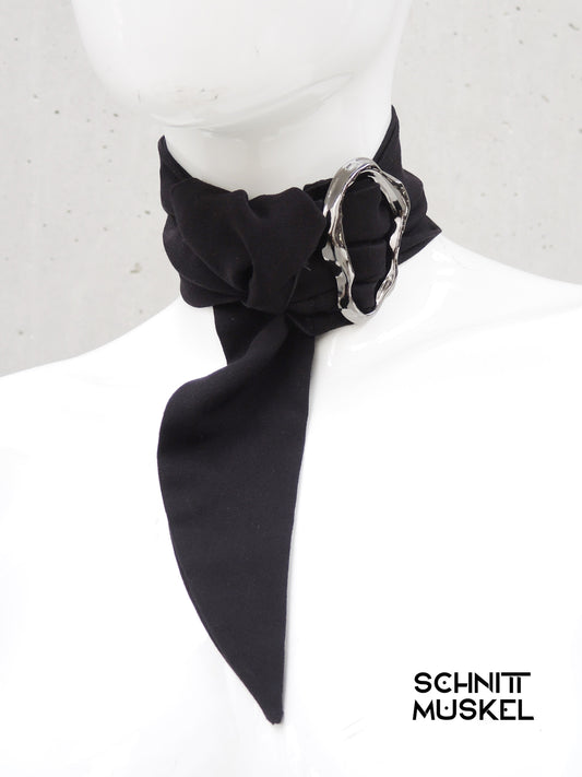 halsschmuck, choker, designer choker, avantgarde schmuck, minimal fashion, unisex schmuck, statement piece, designer accessoire, schwarzer halsschmuck, contemporary jewelry, modern jewelry, skulpturaler schmuck, handmade jewelry, schnittmuskel, made in germany, fashion accessory, couture jewelry, edgy style, kunstschmuck, high fashion, slow fashion, neck accessory
Germany